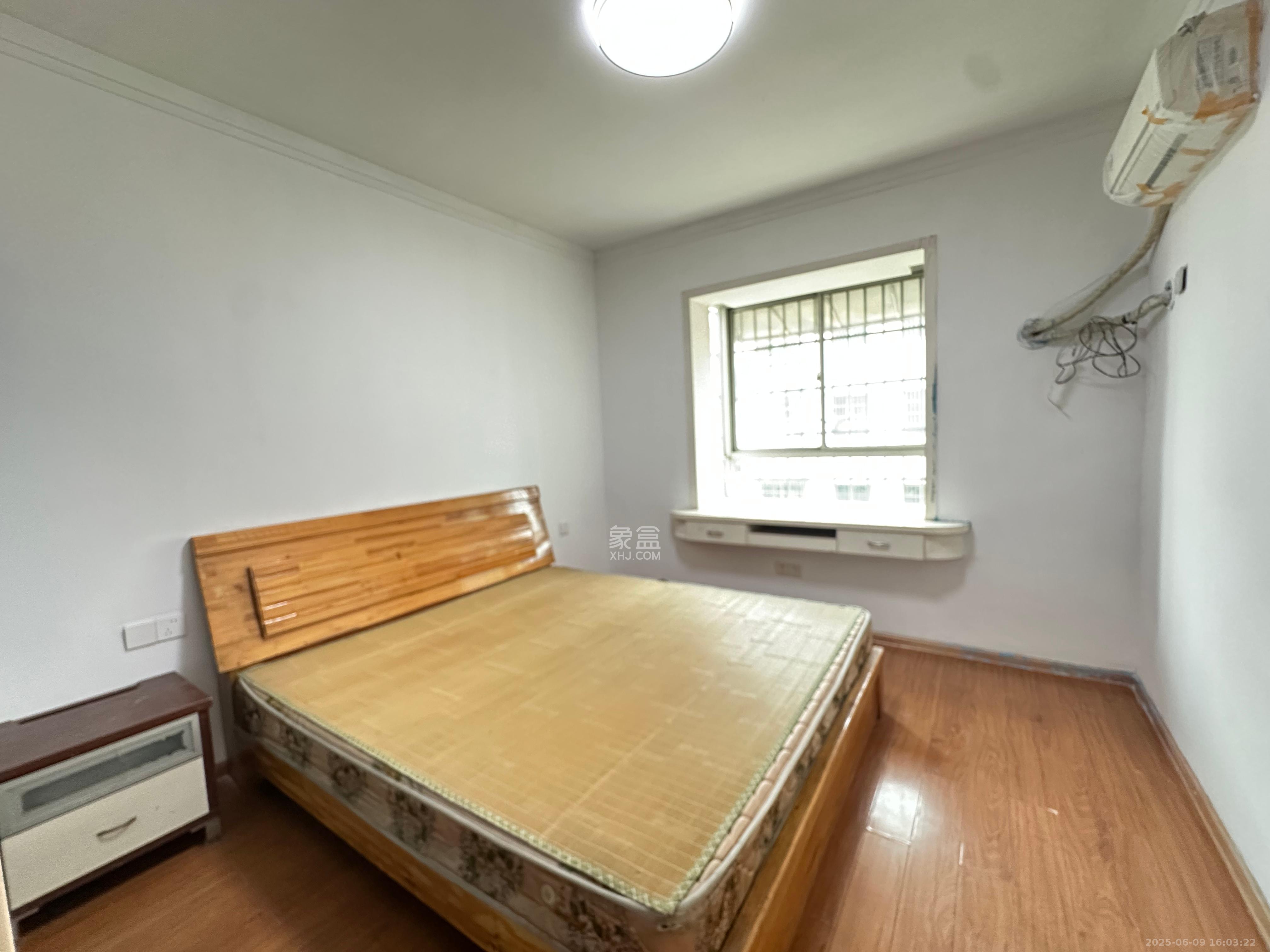 中南汽车世界 2室2厅1卫 1100.0元/月 中南汽车世界 2室2厅1卫 1100.0元/月室内图