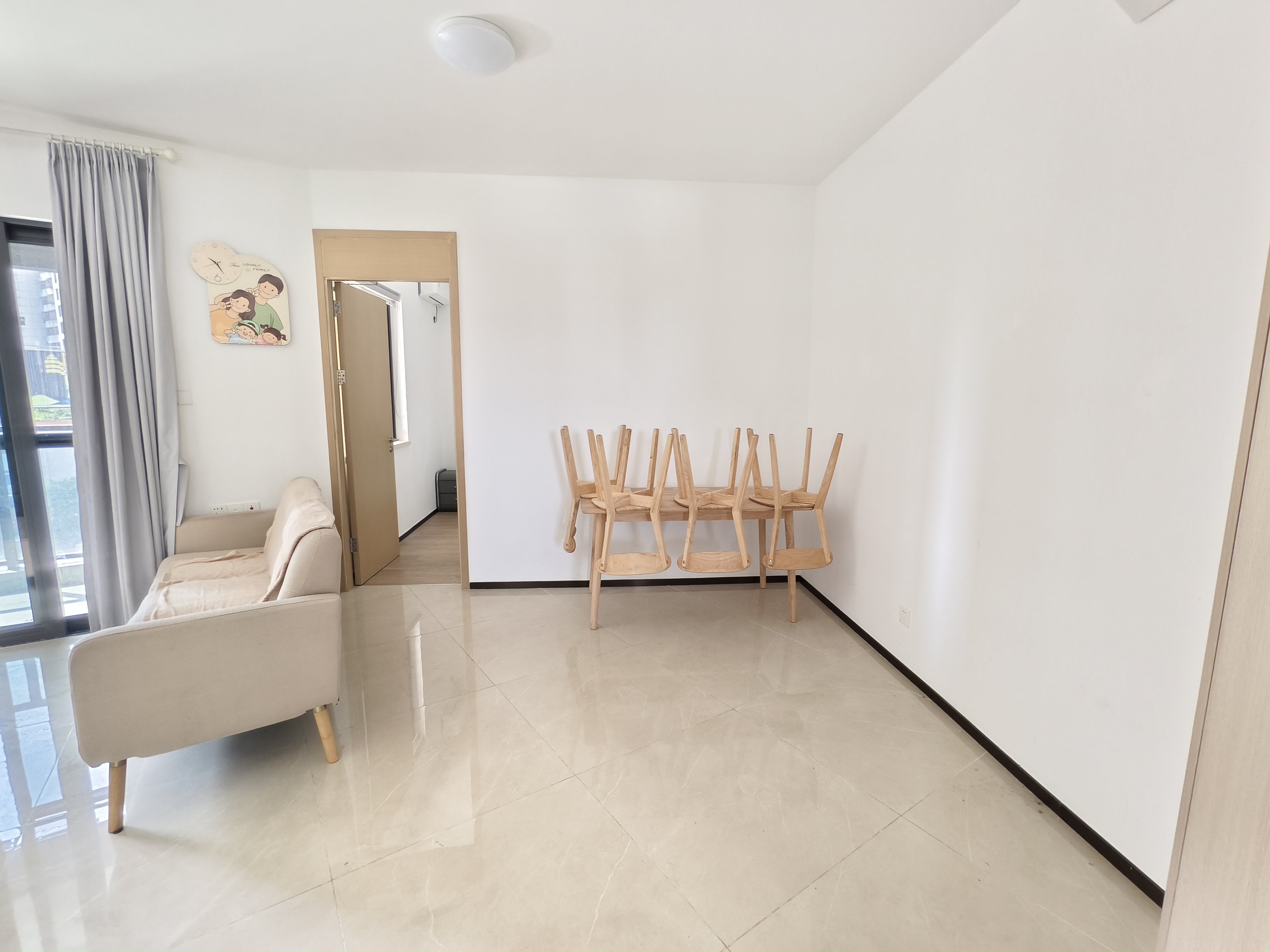 华润中心二期东悦府  2室2厅1卫    220.0万 华润中心二期东悦府  2室2厅1卫    220.0万客厅