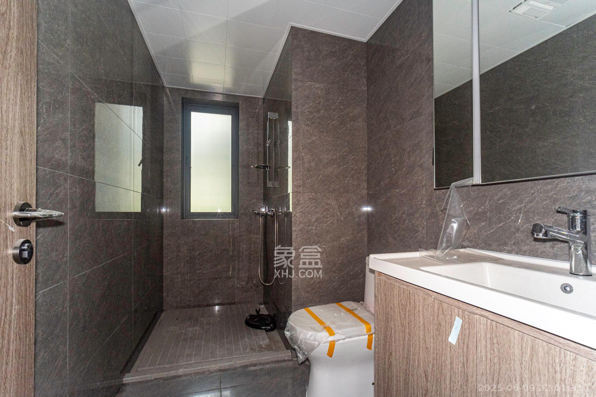 万科松湖天地 3室2厅2卫 137.0万 万科松湖天地 3室2厅2卫 137.0万卫生间