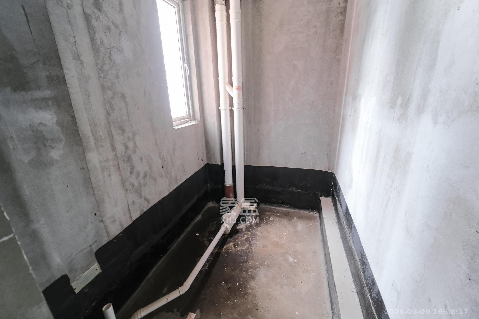 山水湾 4室2厅2卫 80.8万 山水湾 4室2厅2卫 80.8万卫生间