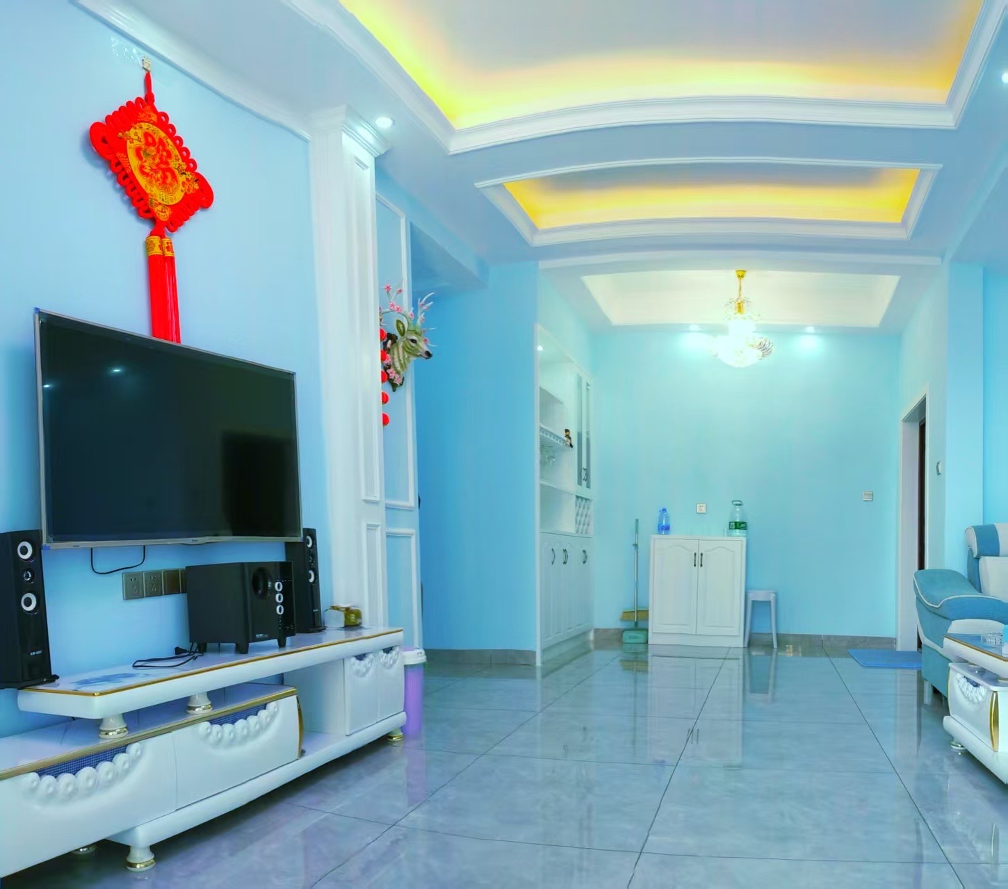 檀香山 3室2厅1卫 2000.0元/月 檀香山 3室2厅1卫 2000.0元/月室内图