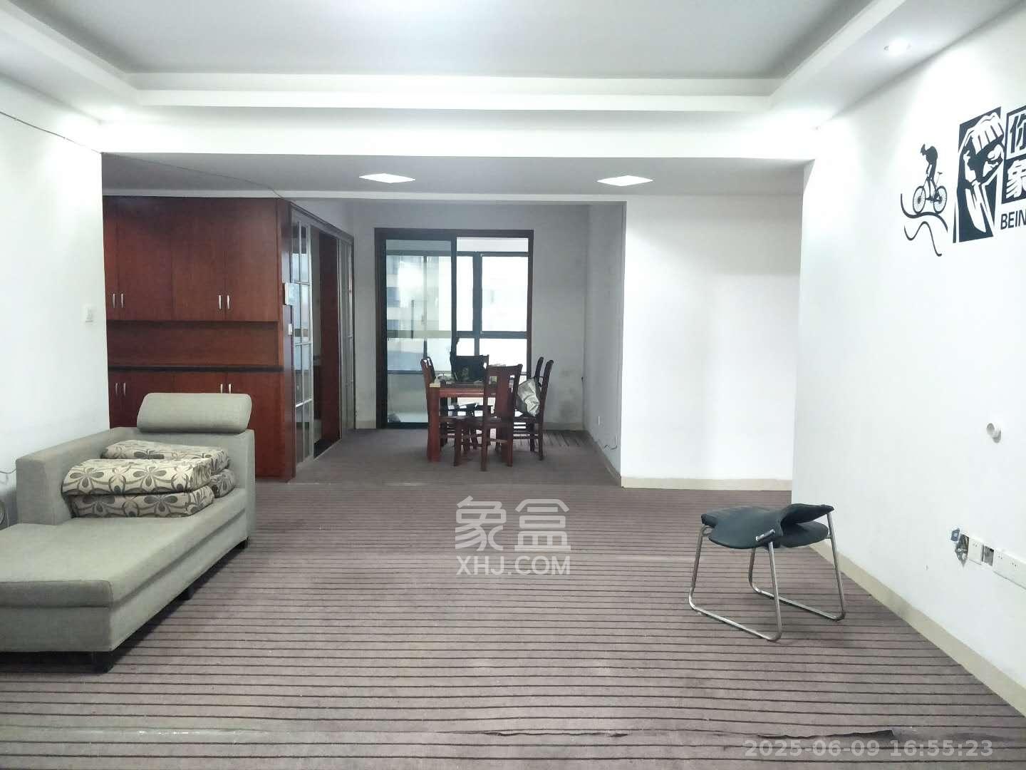 长房时代城  4室2厅2卫   3600.00元/月