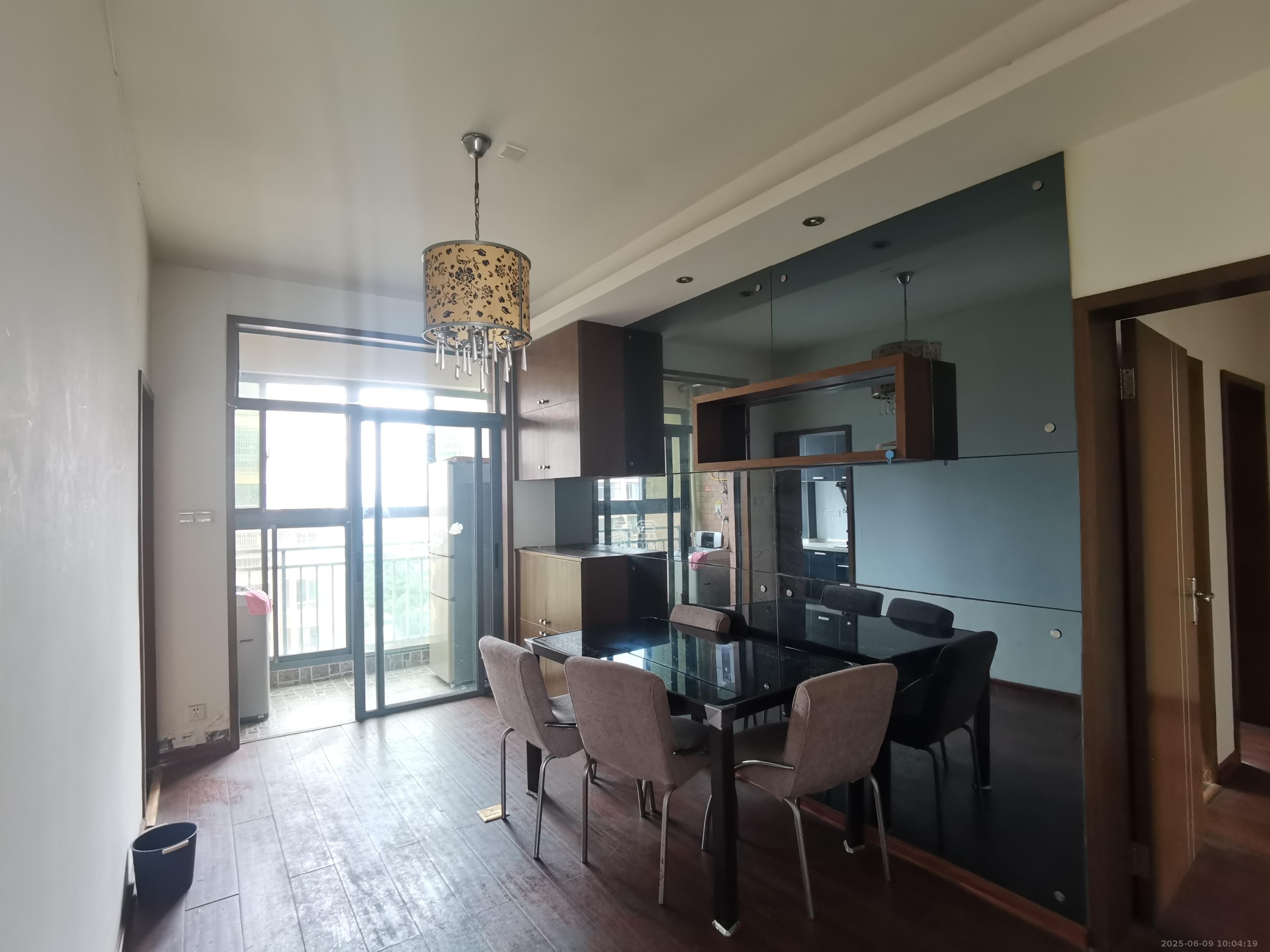 上海城小区  2室2厅1卫    1900.0元/月 上海城小区  2室2厅1卫    1900.0元/月室内图