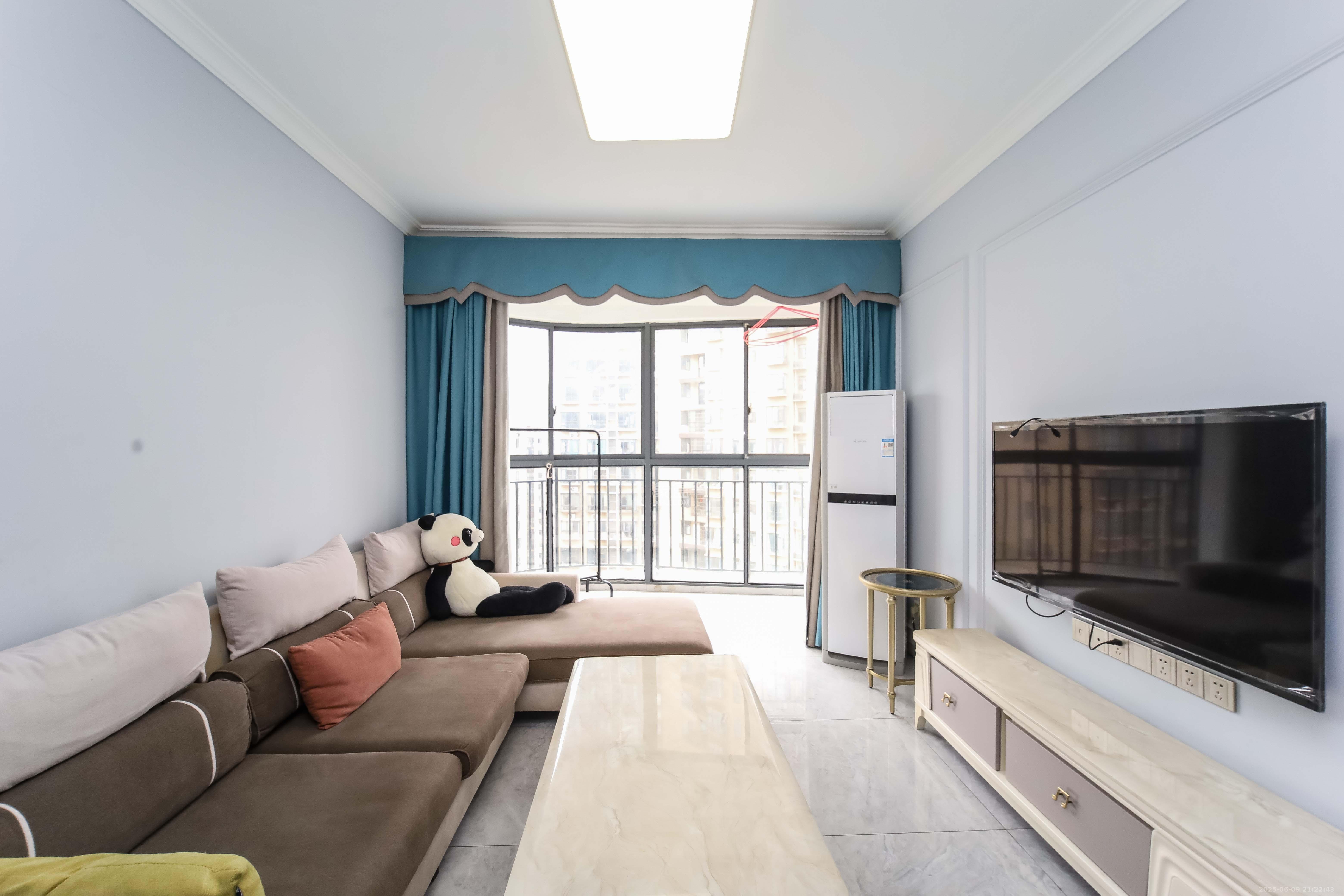 泊爱蓝湾 2室2厅1卫 84.0万 泊爱蓝湾 2室2厅1卫 84.0万客厅