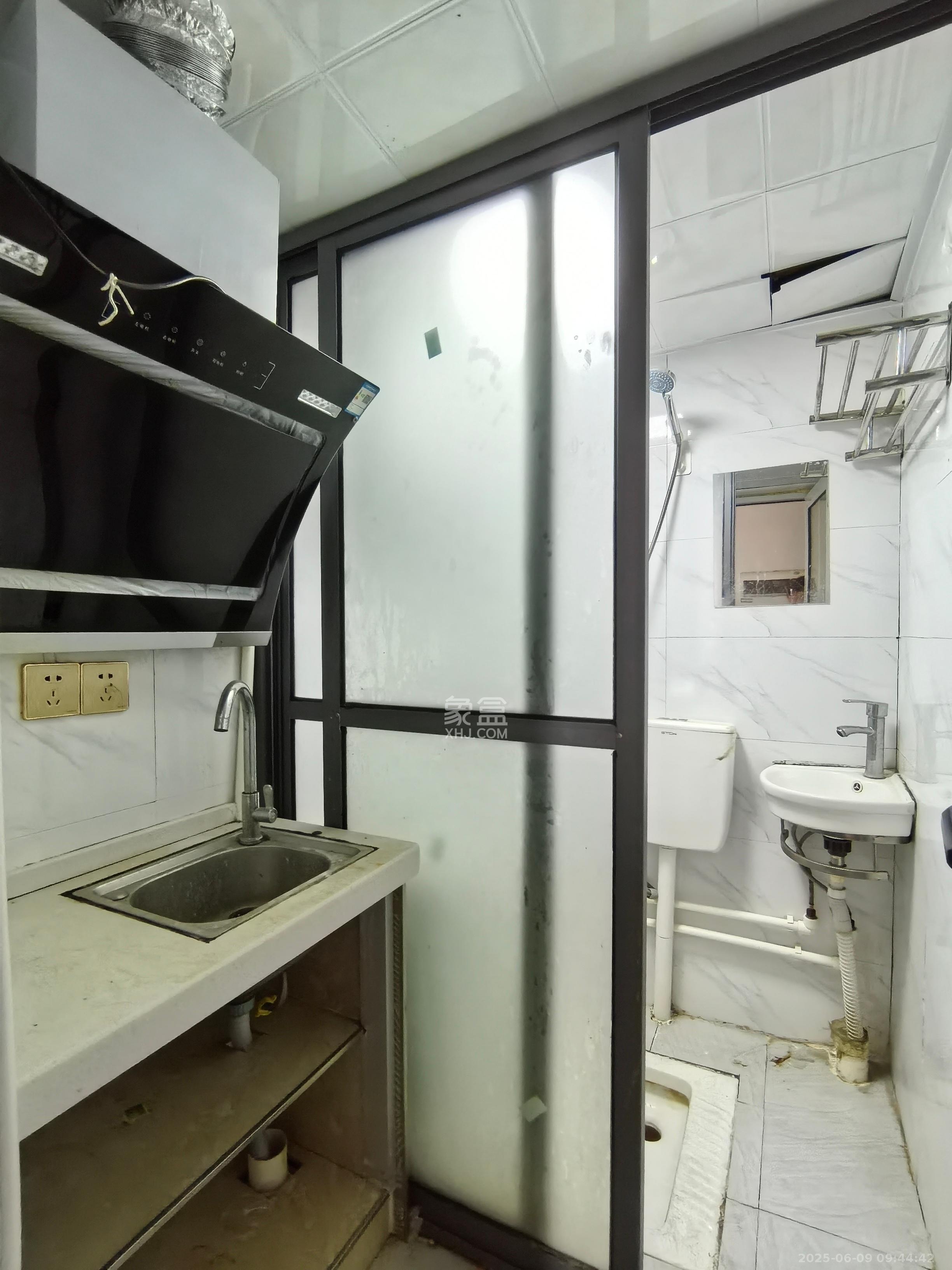 和悦城(蟠龙景苑) 1室0厅0卫 800.0元/月 和悦城(蟠龙景苑) 1室0厅0卫 800.0元/月室内图