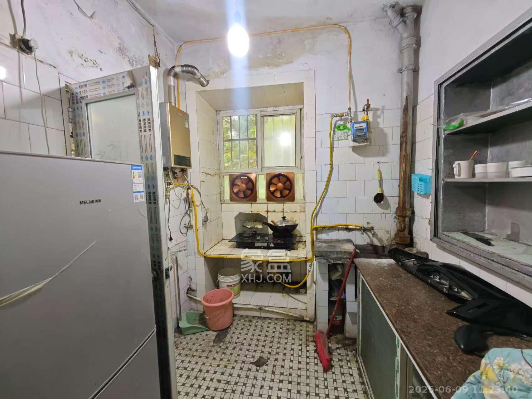 红花坡社区  1室1厅1卫    1200.0元/月室内图