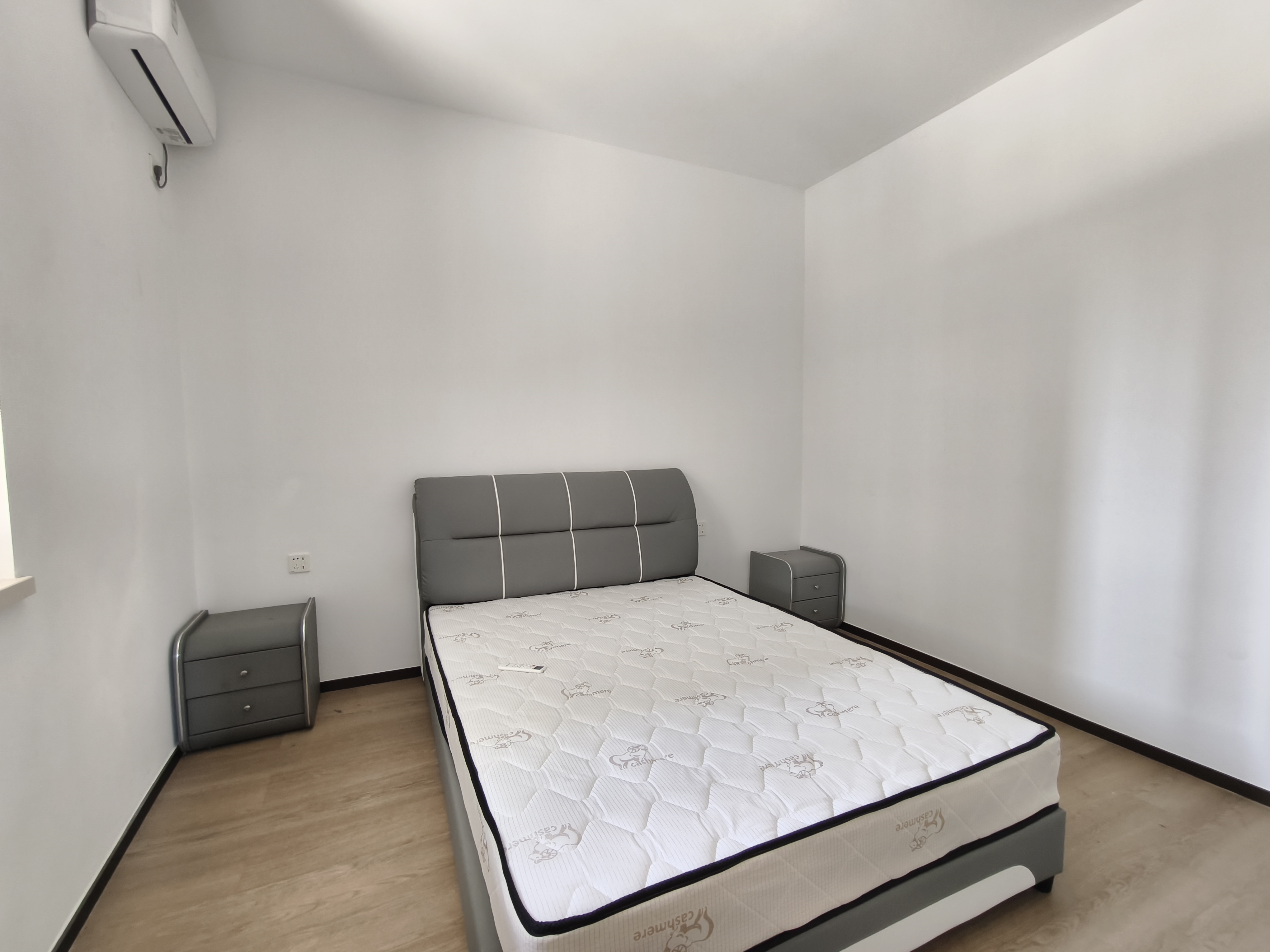 华润中心二期东悦府  2室2厅1卫    220.0万 华润中心二期东悦府  2室2厅1卫    220.0万客厅