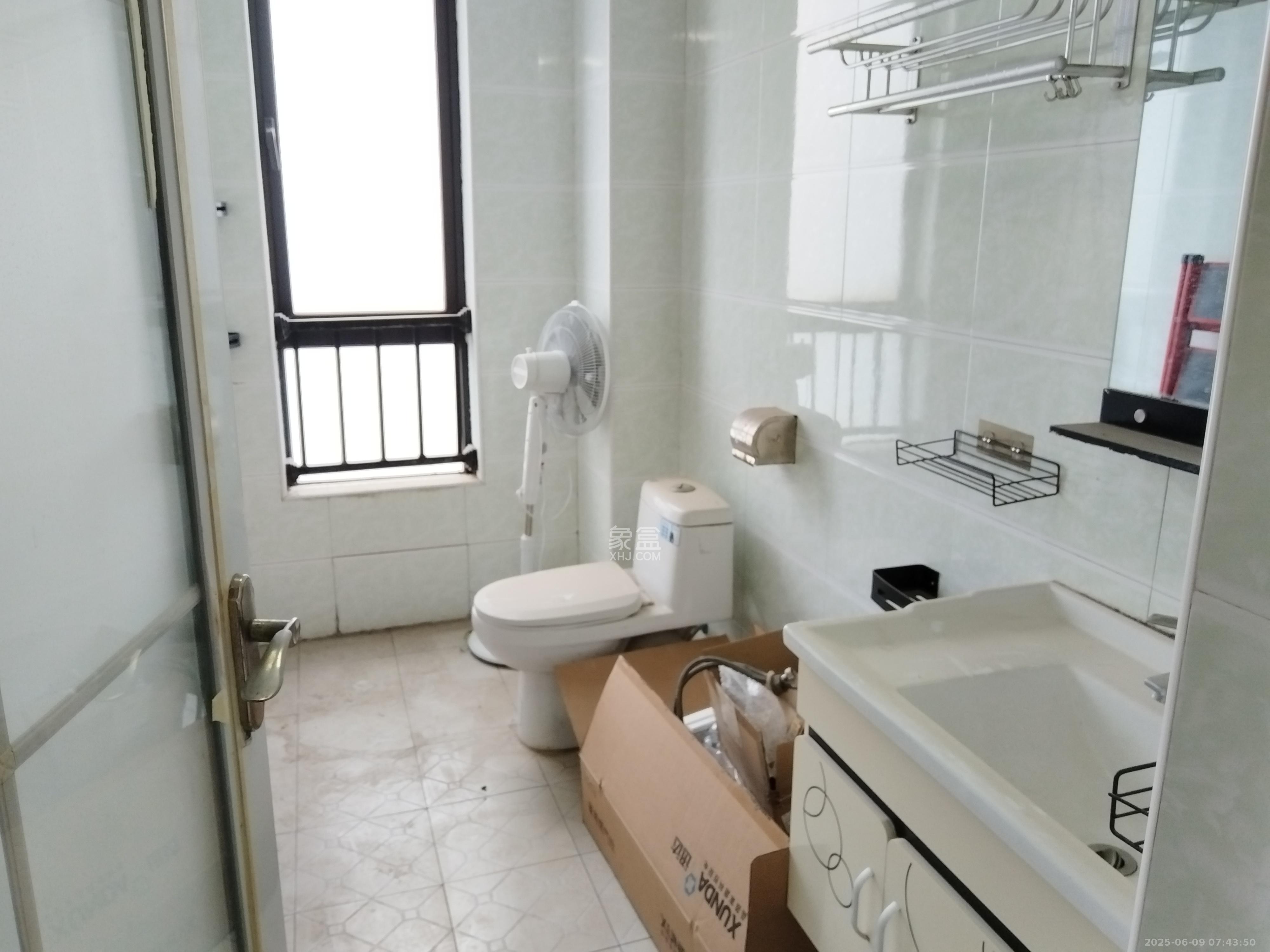达美D6区  3室2厅2卫   3000.00元/月室内图