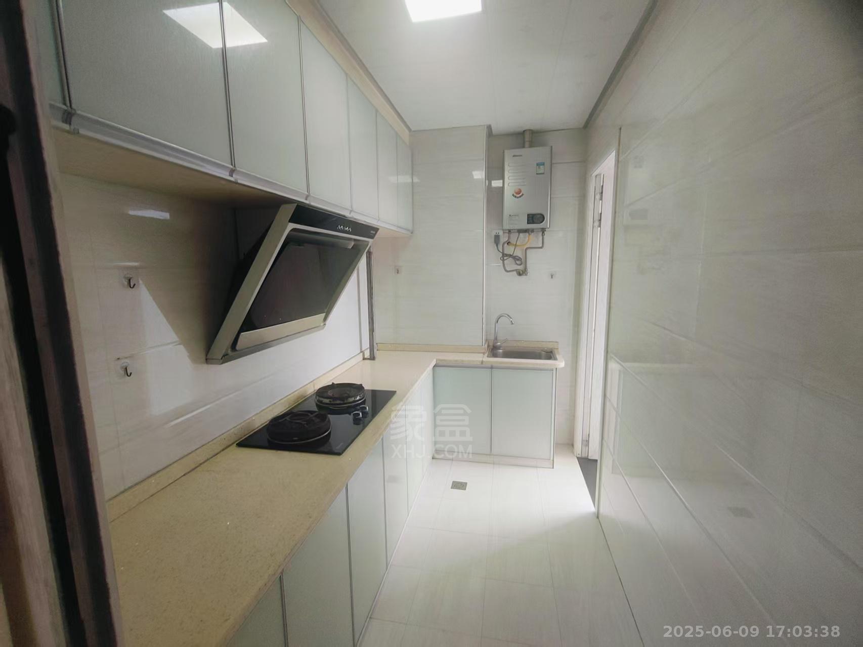 印象华都 1室1厅1卫 1100.0元/月 印象华都 1室1厅1卫 1100.0元/月室内图