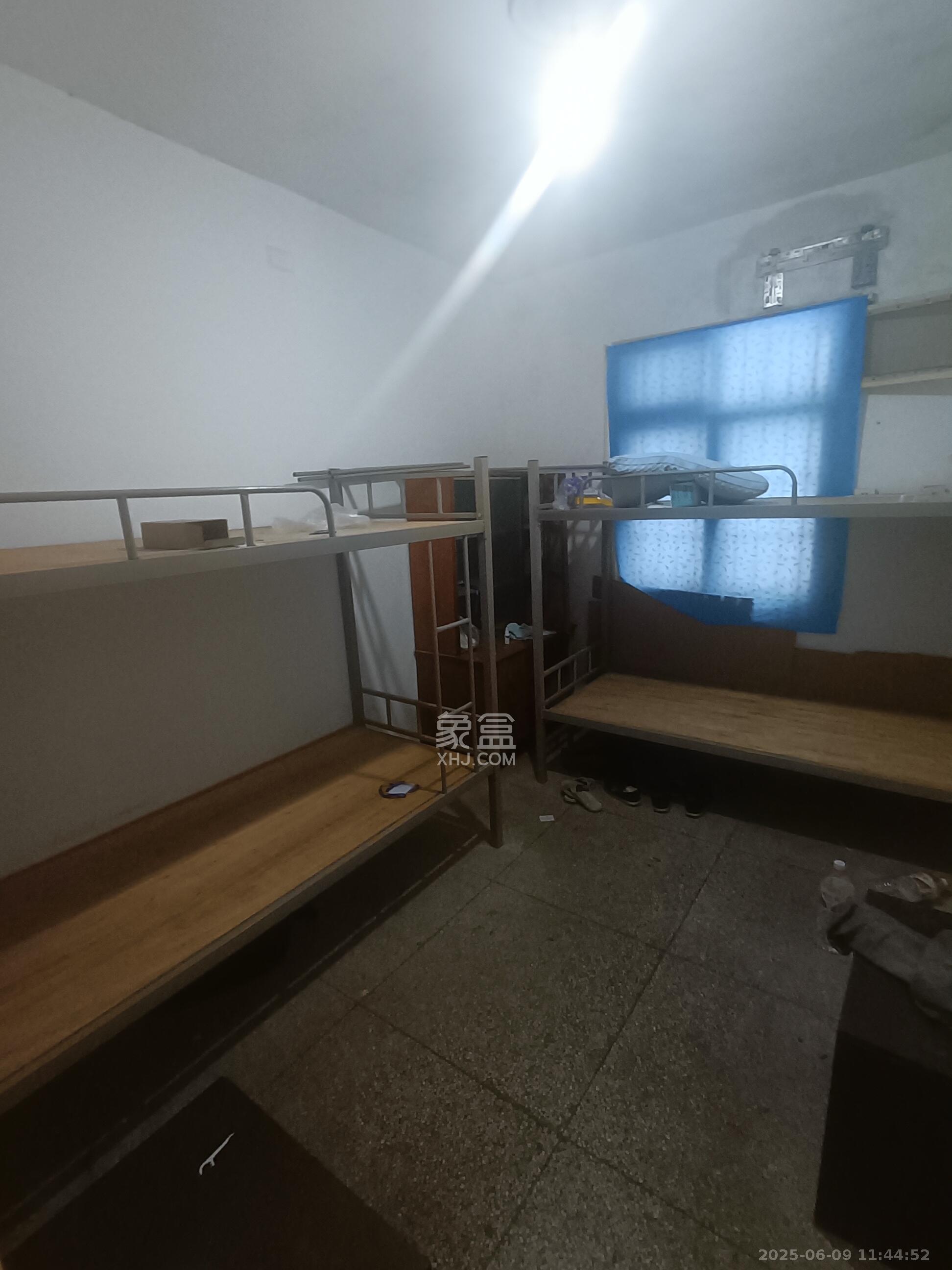 人民新村 3室1厅1卫 2000.0元/月 人民新村 3室1厅1卫 2000.0元/月室内图