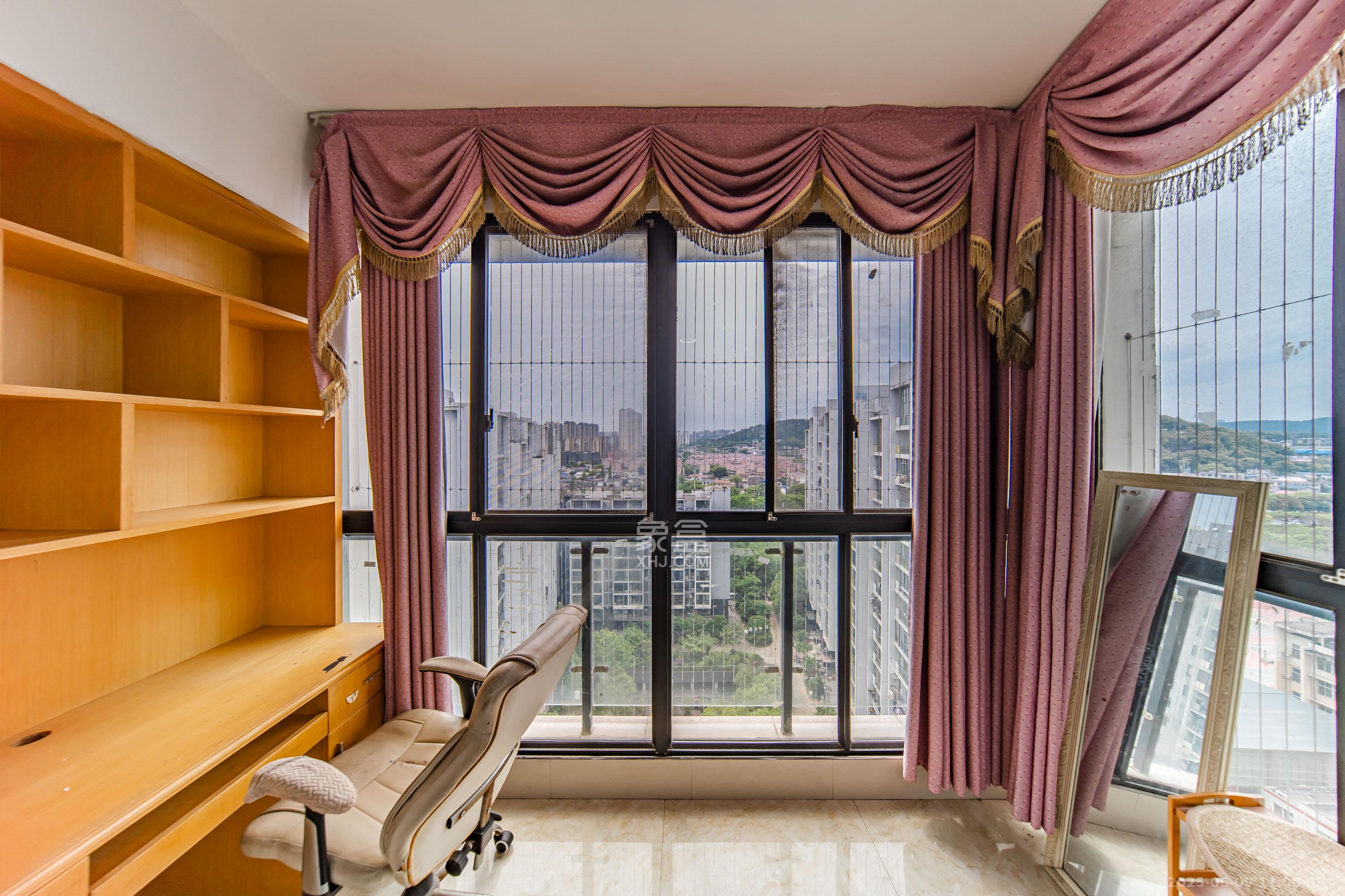 阳光100三期 3室2厅1卫 2400.0元/月 阳光100三期 3室2厅1卫 2400.0元/月室内图