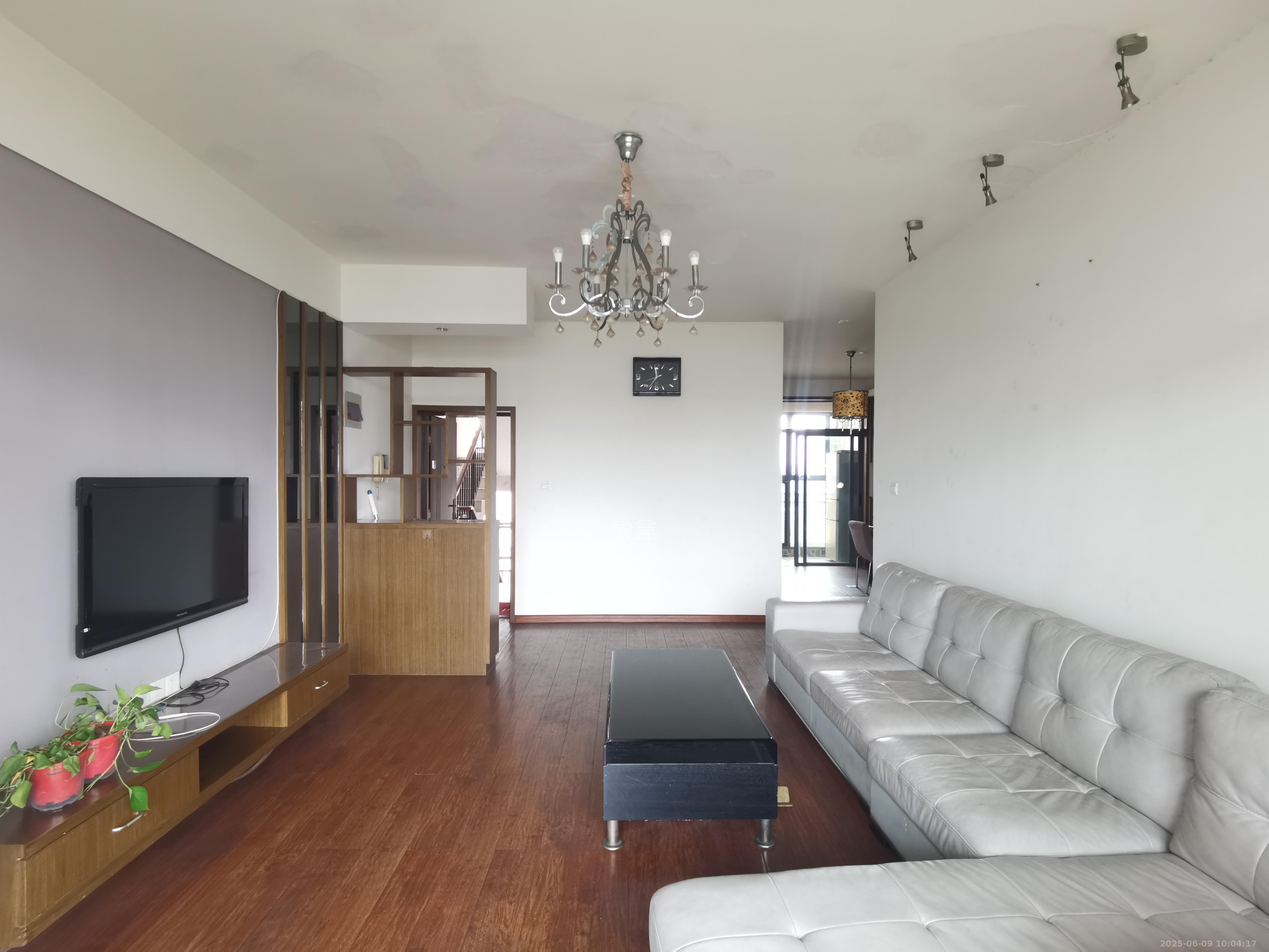 上海城小区  2室2厅1卫    1900.0元/月 上海城小区  2室2厅1卫    1900.0元/月室内图1