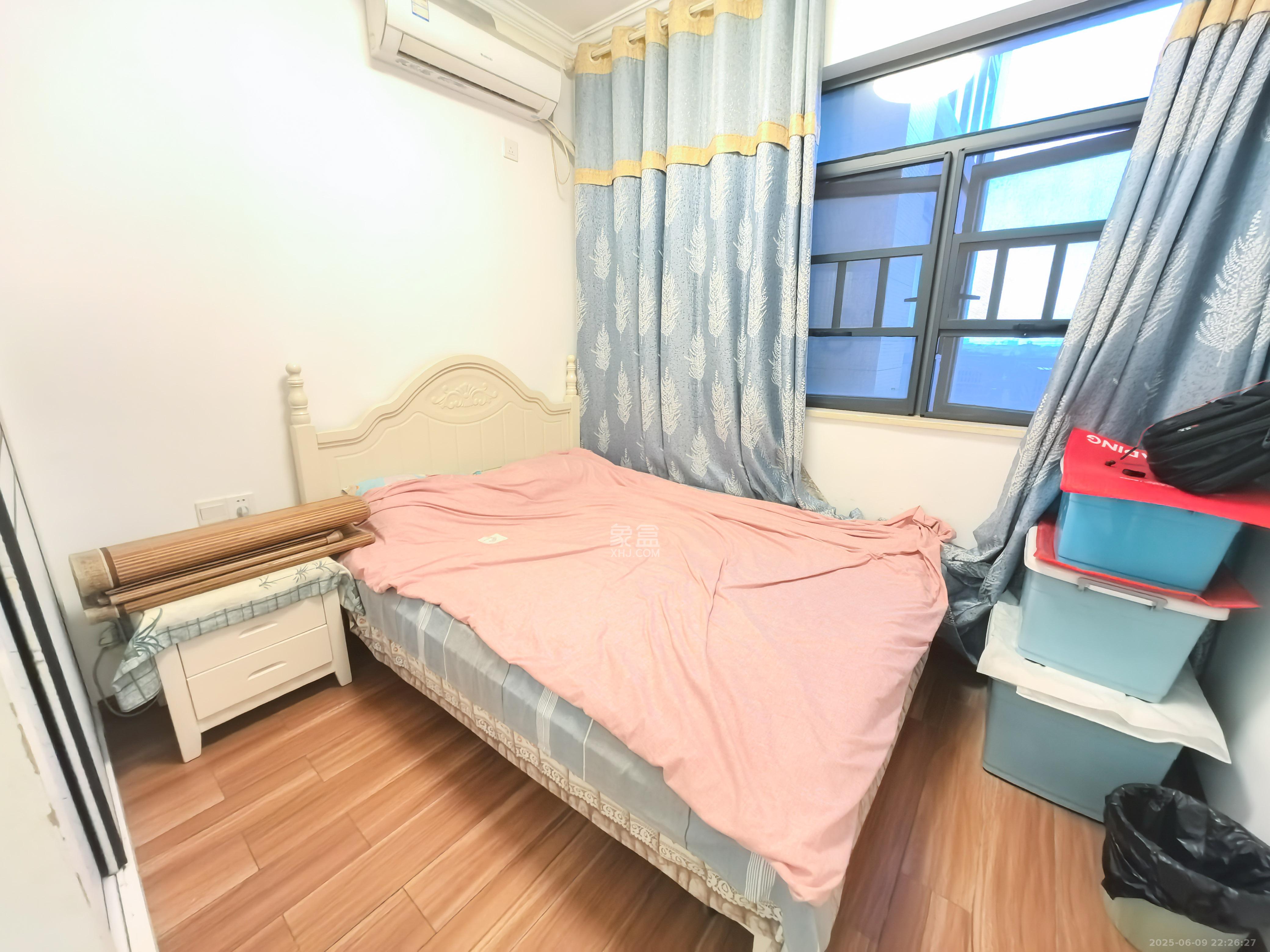 中交中央公园D4区  3室2厅1卫   102.00万卧室