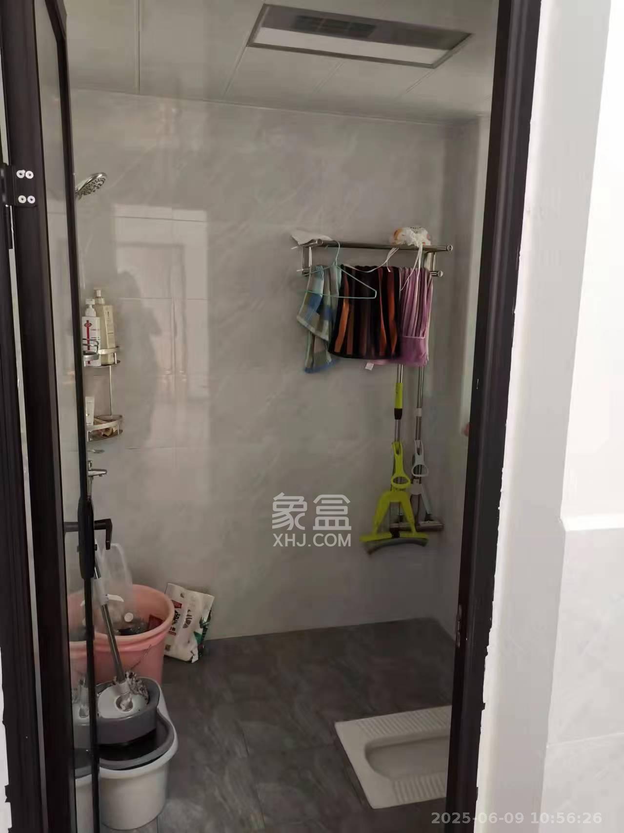 爵世名邸东湖（东湖壹号企业总部基地）  4室2厅1卫   2400.00元/月室内图