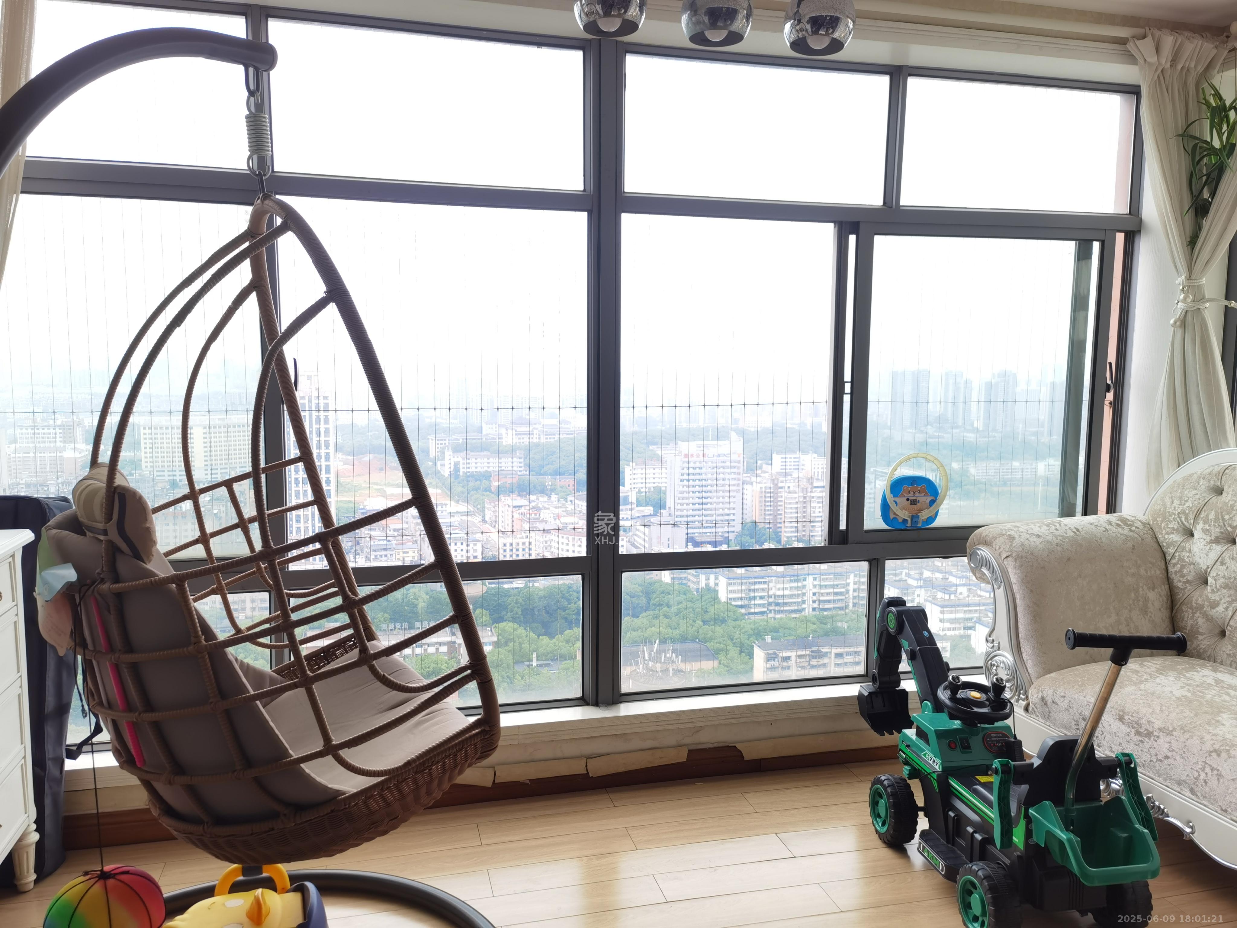 上海城小区  4室2厅2卫    3200.0元/月室内图