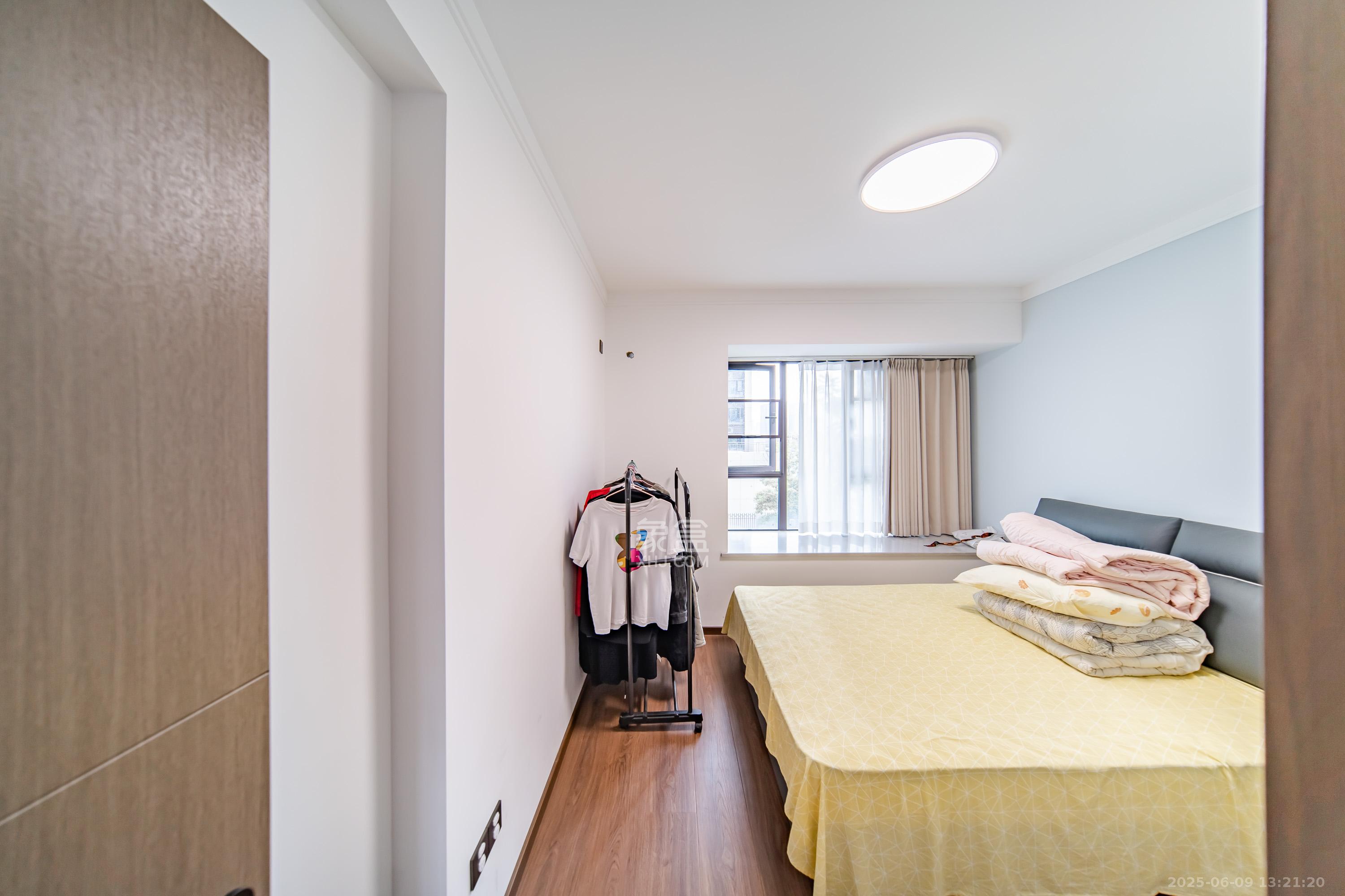 城发恒伟星雅韵(恒伟星辉苑) 4室2厅2卫 172.0万 城发恒伟星雅韵(恒伟星辉苑) 4室2厅2卫 172.0万卧室