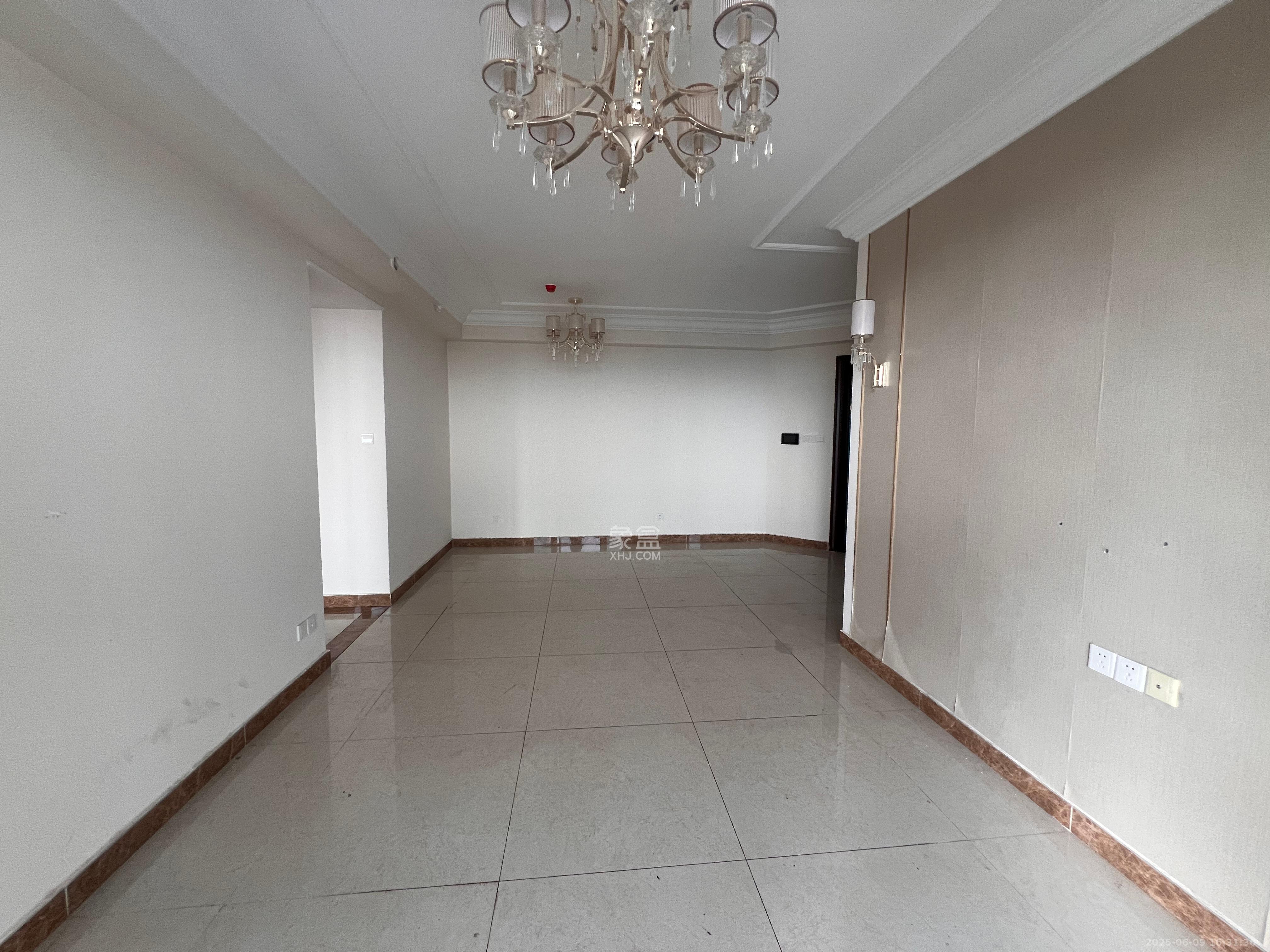 恒大翡翠华庭 2室2厅1卫 1600.0元/月 恒大翡翠华庭 2室2厅1卫 1600.0元/月室内图