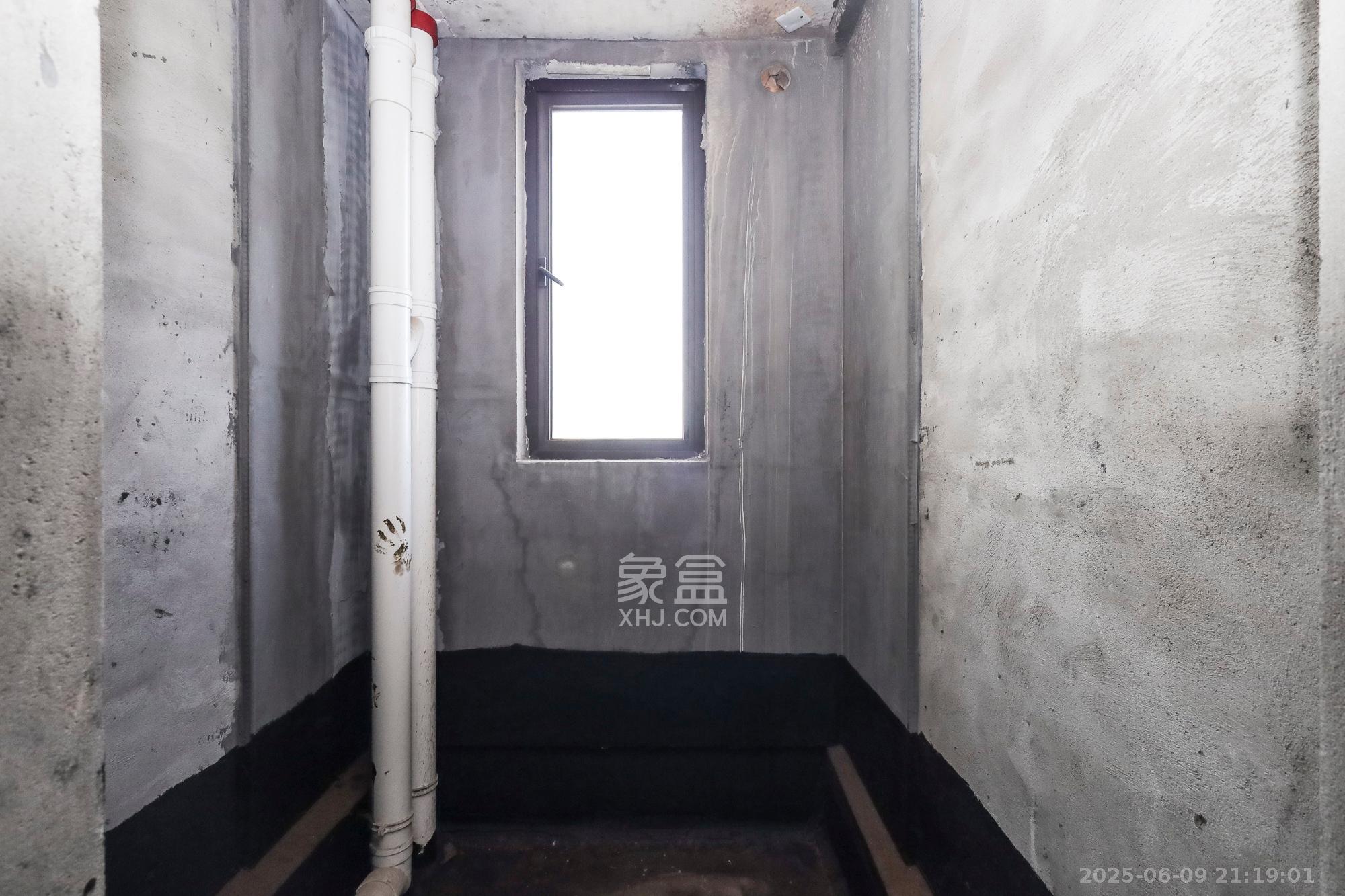 绿地海外滩二期 3室2厅1卫 43.0万 绿地海外滩二期 3室2厅1卫 43.0万卫生间