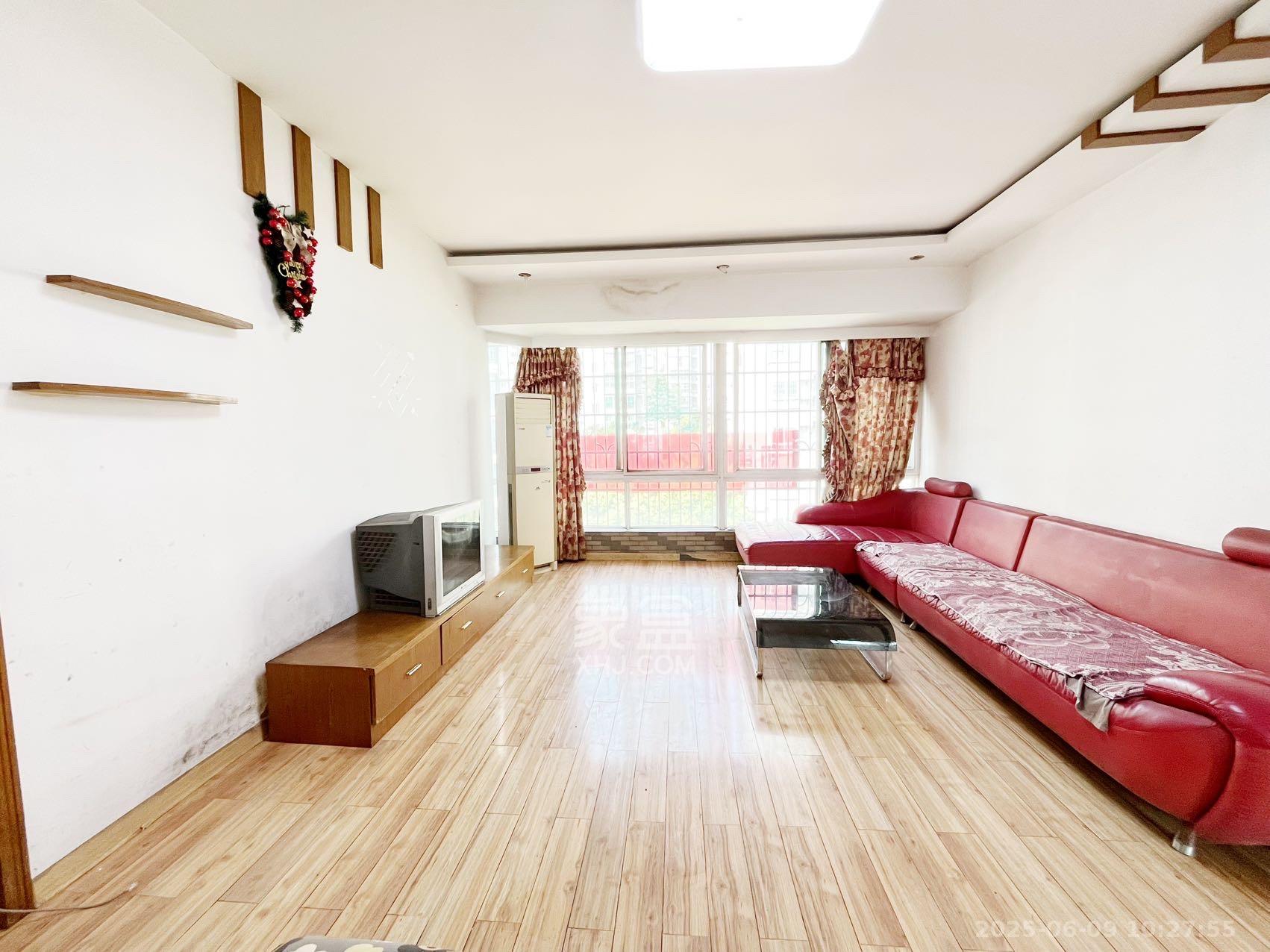 恩瑞麓山名园(龙王港小区)  3室2厅2卫    2000.0元/月 恩瑞麓山名园(龙王港小区)  3室2厅2卫    2000.0元/月