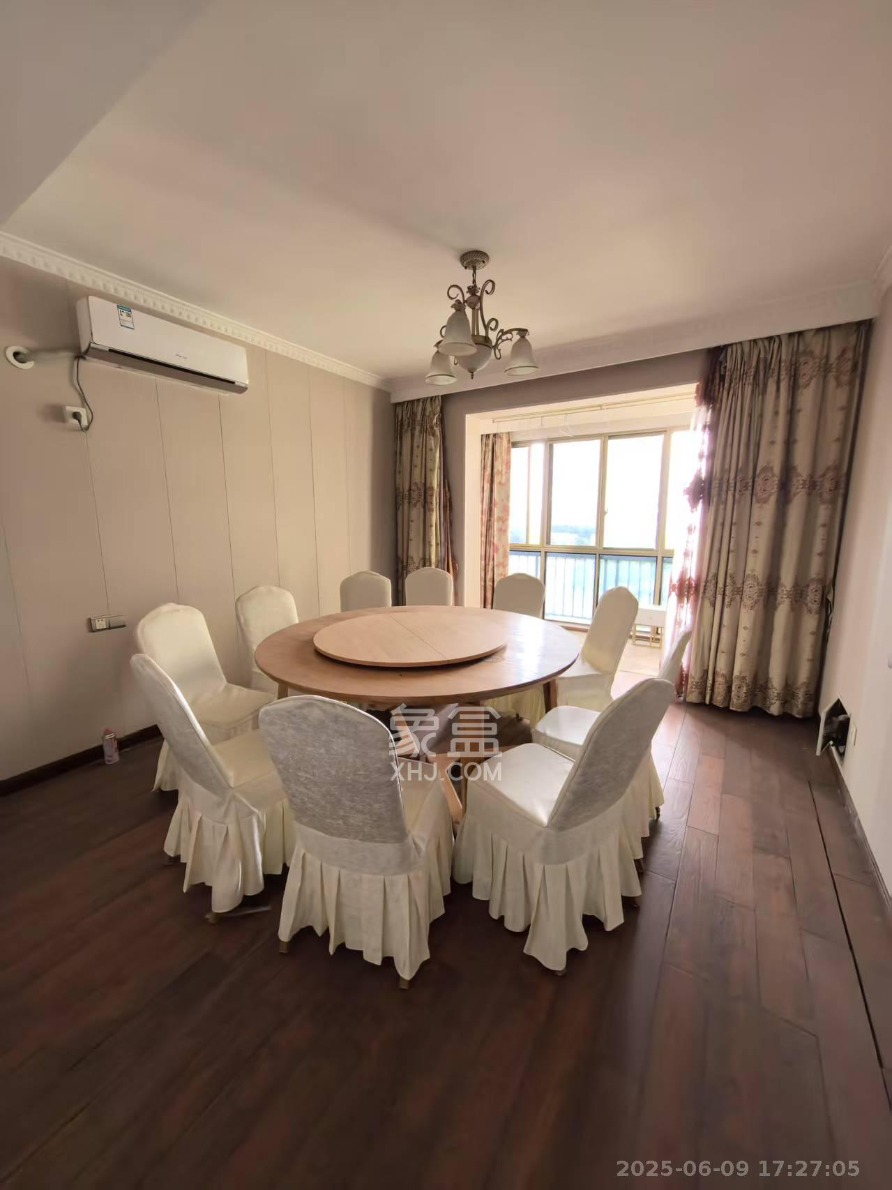 金色比华利 7室3厅3卫 5200.0元/月 金色比华利 7室3厅3卫 5200.0元/月室内图