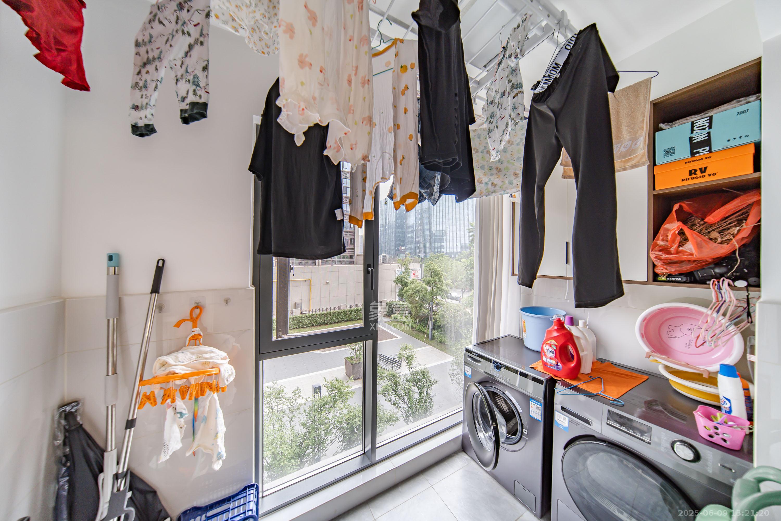 城发恒伟星雅韵(恒伟星辉苑) 4室2厅2卫 172.0万 城发恒伟星雅韵(恒伟星辉苑) 4室2厅2卫 172.0万阳台