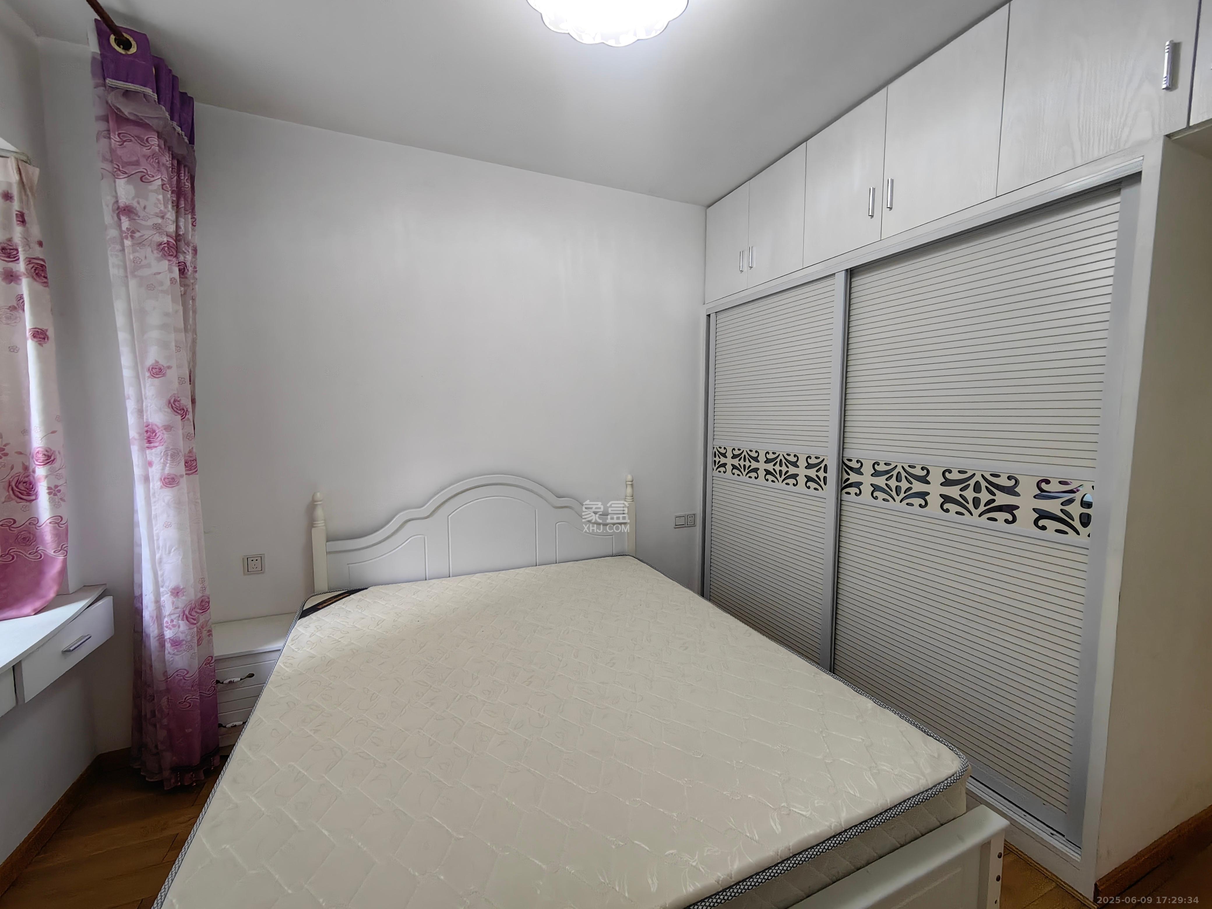 城市山水豪园(山水城市风景) 1室2厅1卫 2400.0元/月 城市山水豪园(山水城市风景) 1室2厅1卫 2400.0元/月室内图