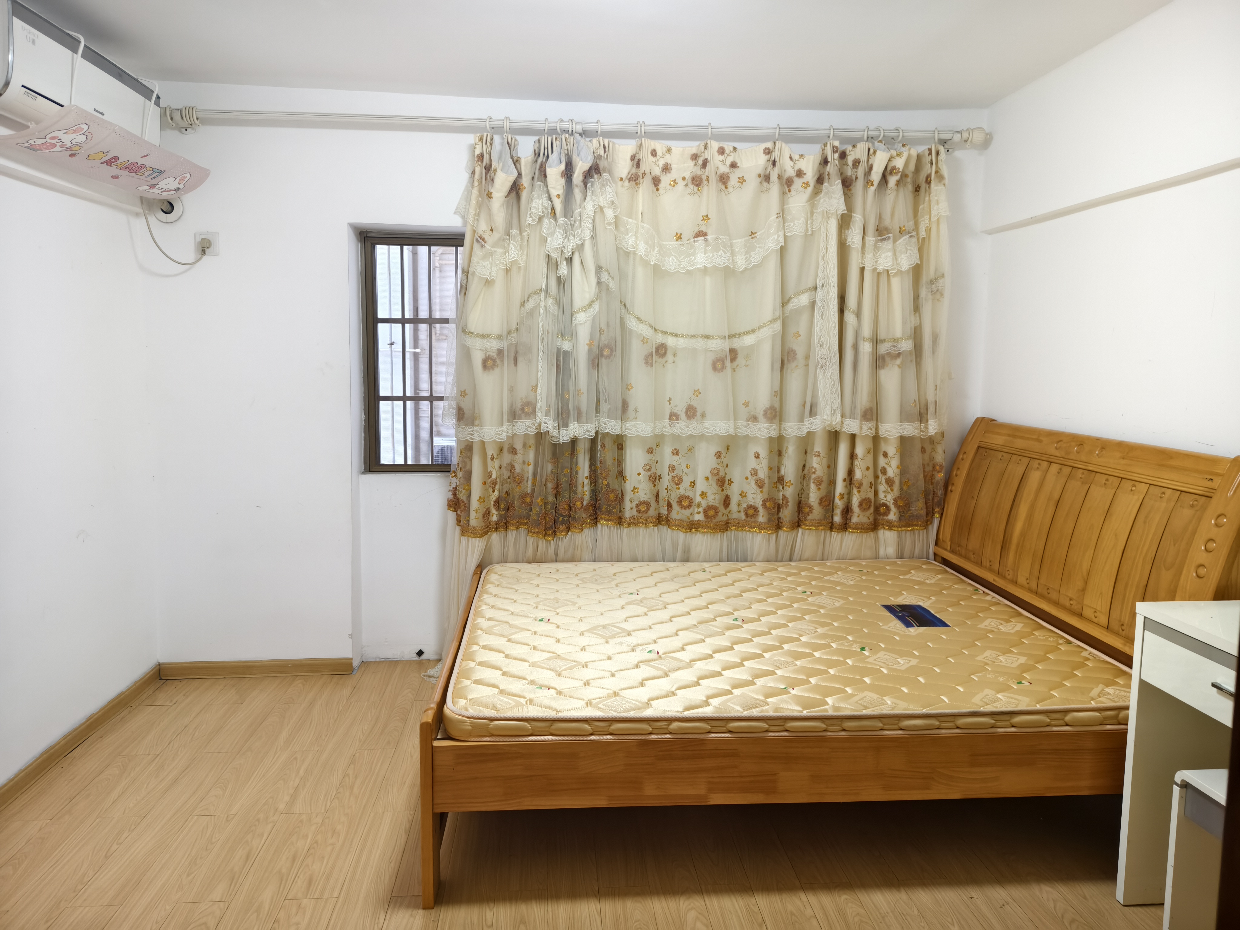 华林广场  2室2厅1卫   2100.00元/月室内图