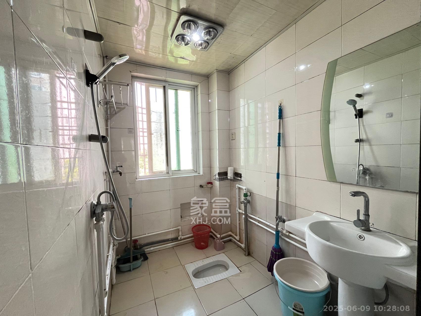 恩瑞麓山名园(龙王港小区) 3室2厅2卫 2000.0元/月 恩瑞麓山名园(龙王港小区) 3室2厅2卫 2000.0元/月室内图