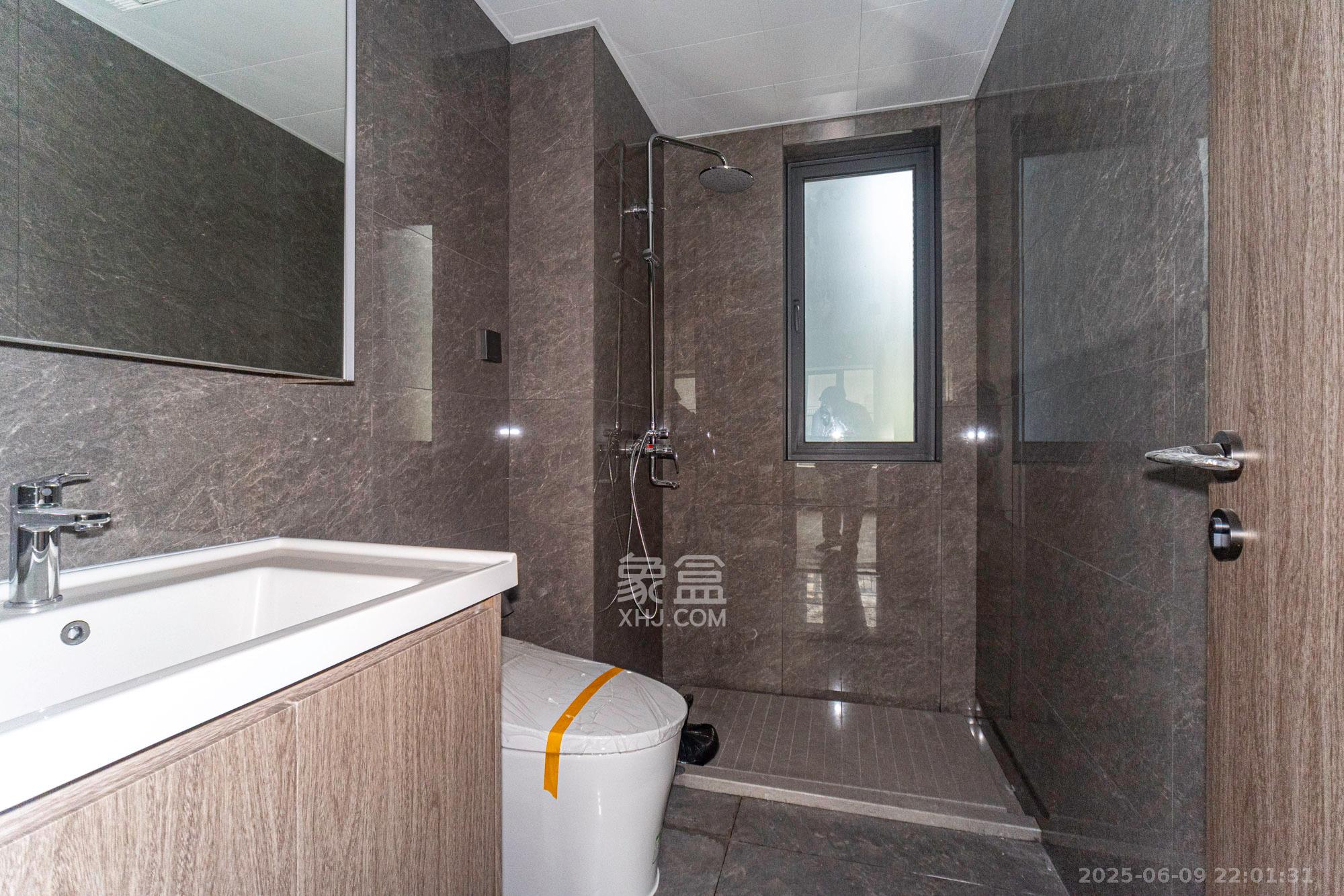 万科松湖天地 3室2厅2卫 137.0万 万科松湖天地 3室2厅2卫 137.0万卫生间