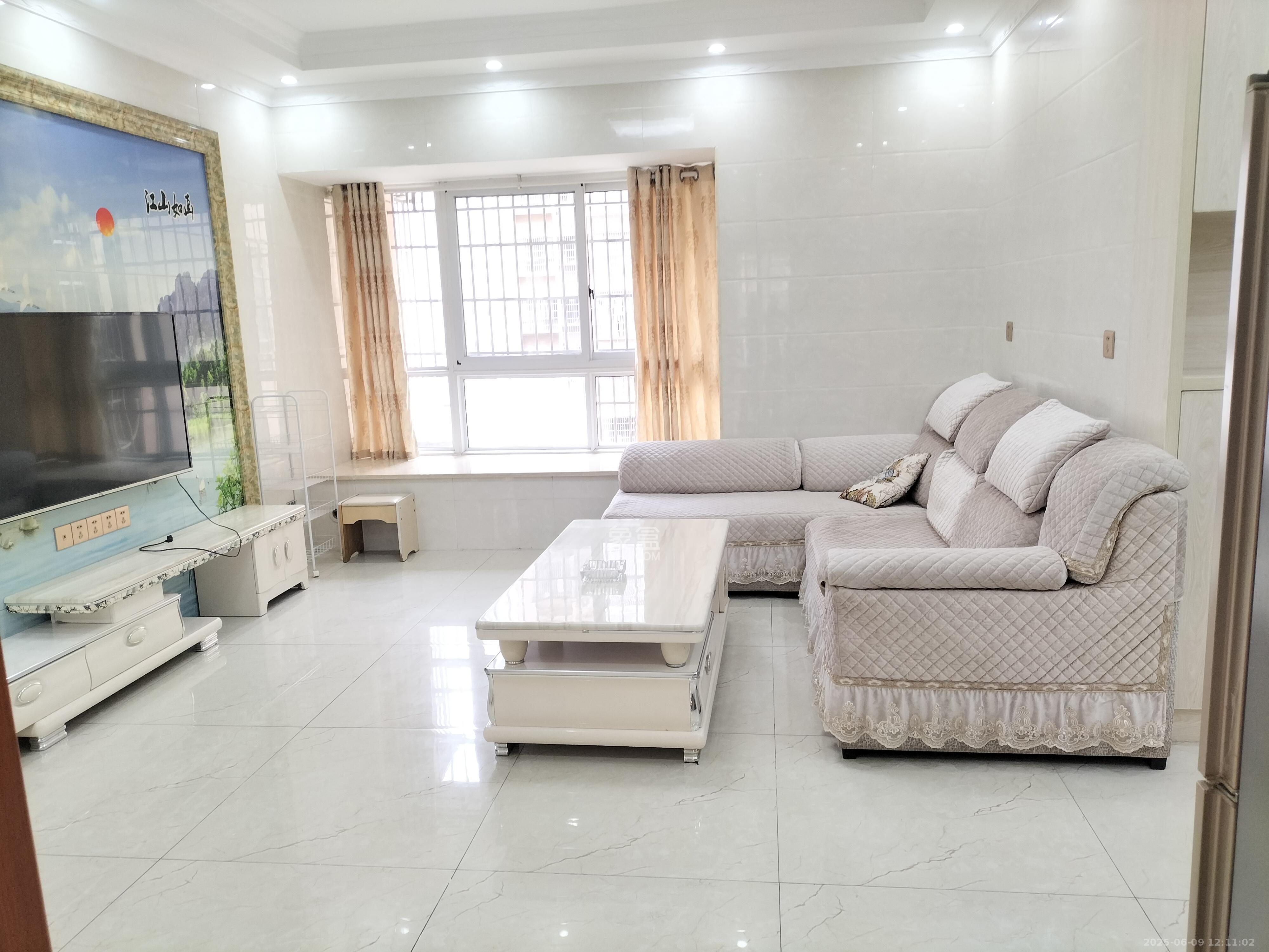 家兴苑  3室2厅1卫    2400.0元/月室内图