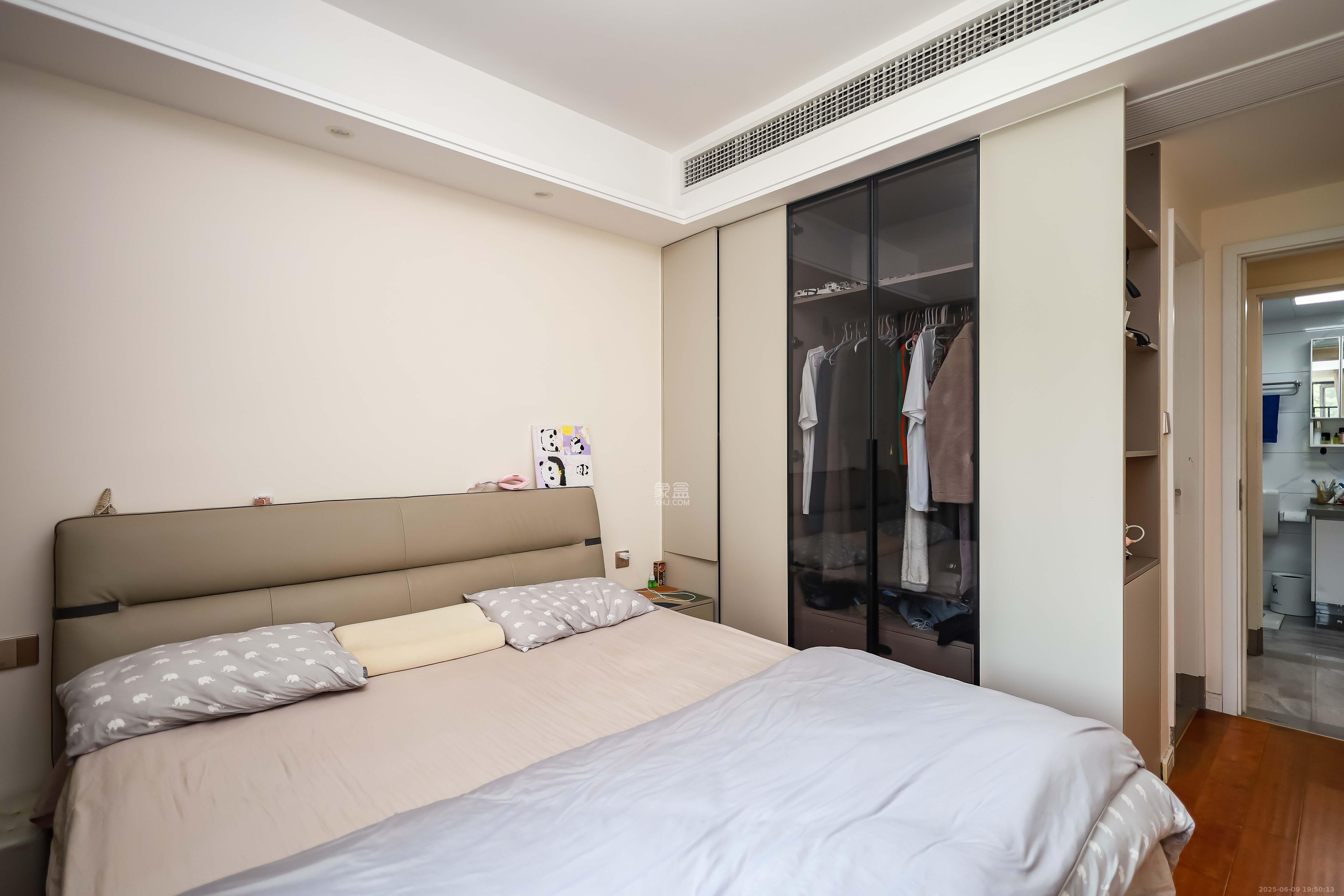 金基芳华 3室2厅2卫 110.0万 金基芳华 3室2厅2卫 110.0万卧室