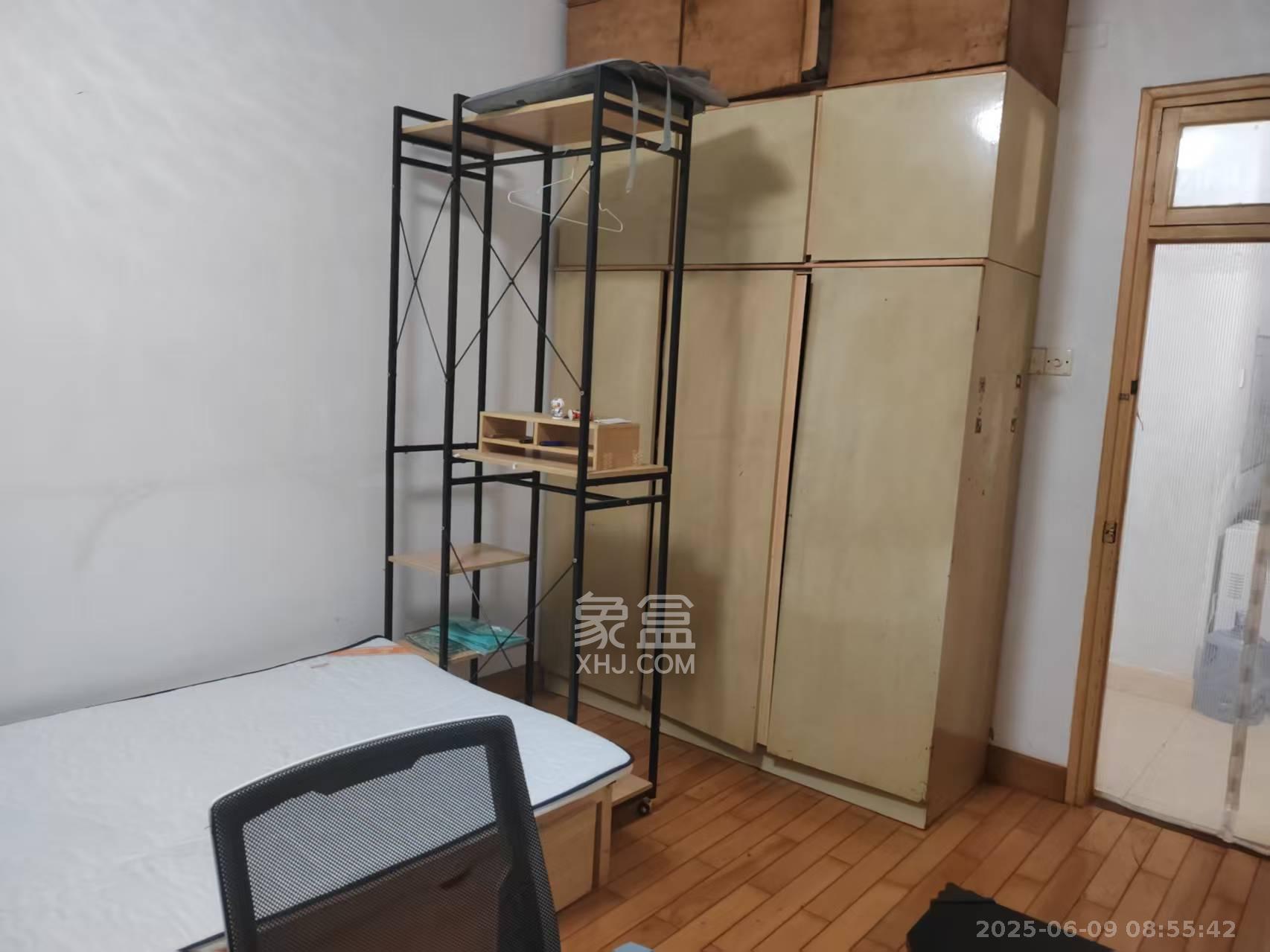 交通技校宿舍 3室1厅1卫 2600.0元/月 交通技校宿舍 3室1厅1卫 2600.0元/月室内图