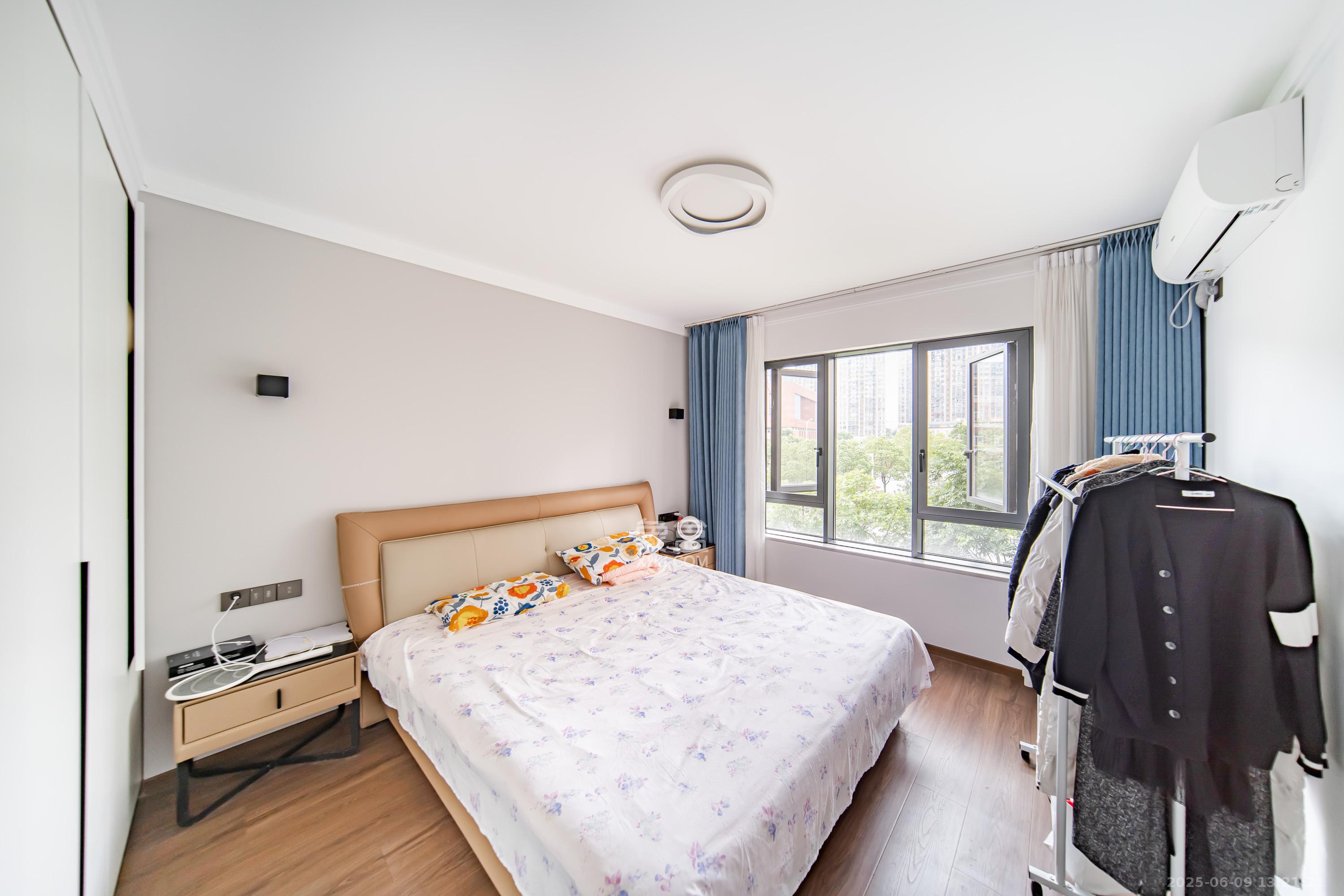 城发恒伟星雅韵(恒伟星辉苑) 4室2厅2卫 172.0万 城发恒伟星雅韵(恒伟星辉苑) 4室2厅2卫 172.0万卧室