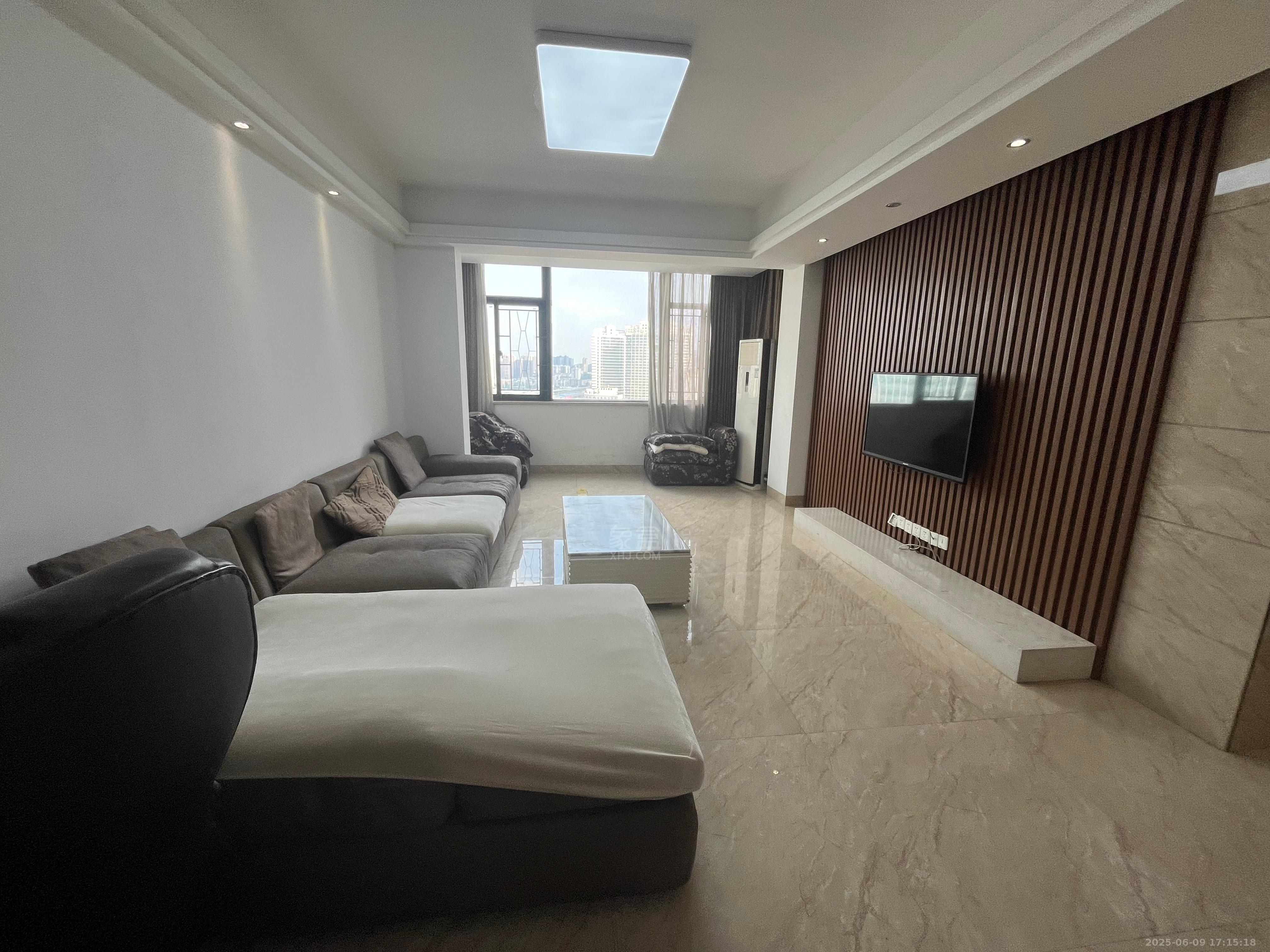 中央商业广场  3室2厅1卫    3000.0元/月 中央商业广场  3室2厅1卫    3000.0元/月室内图