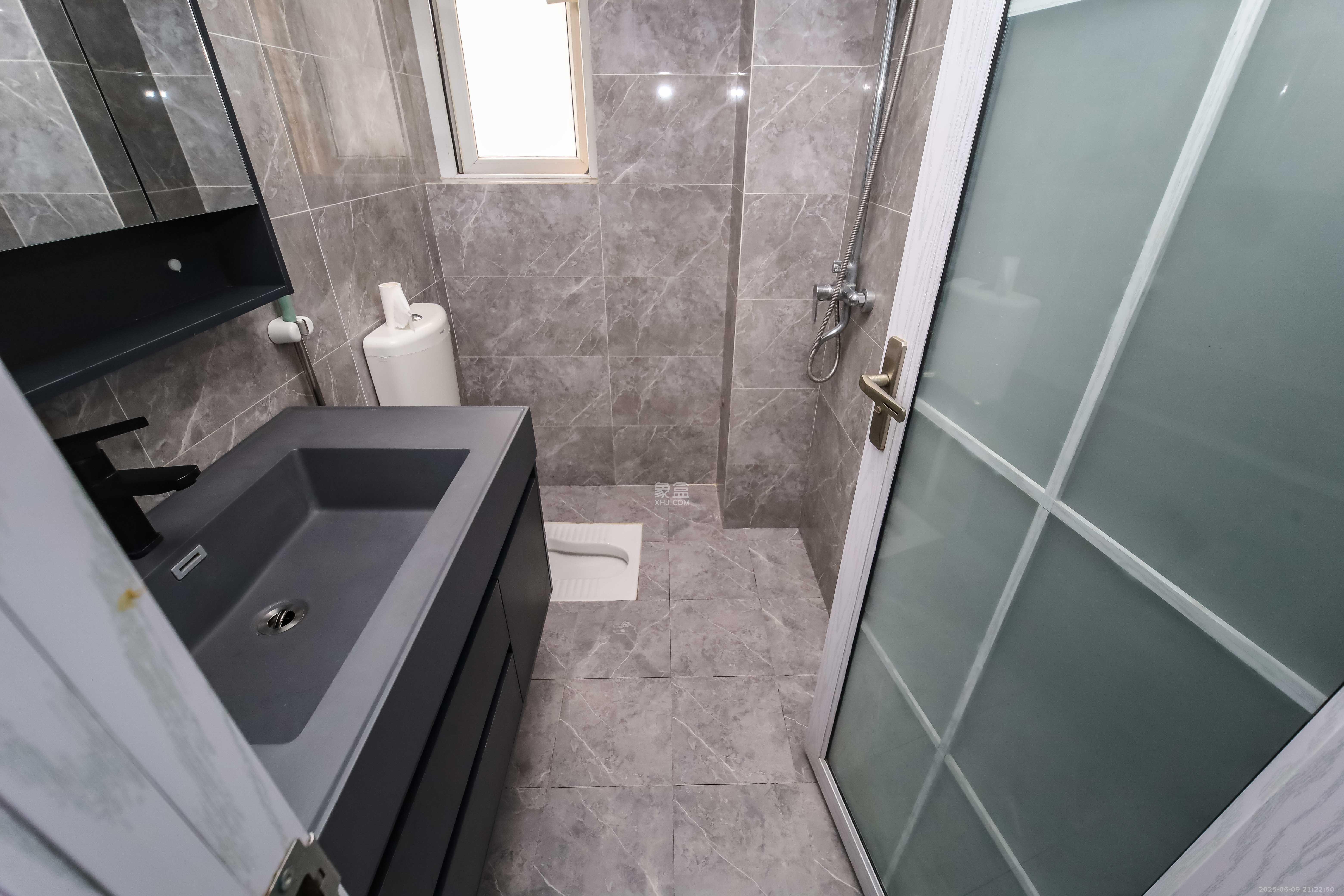 泊爱蓝湾  2室2厅1卫    84.0万卫生间