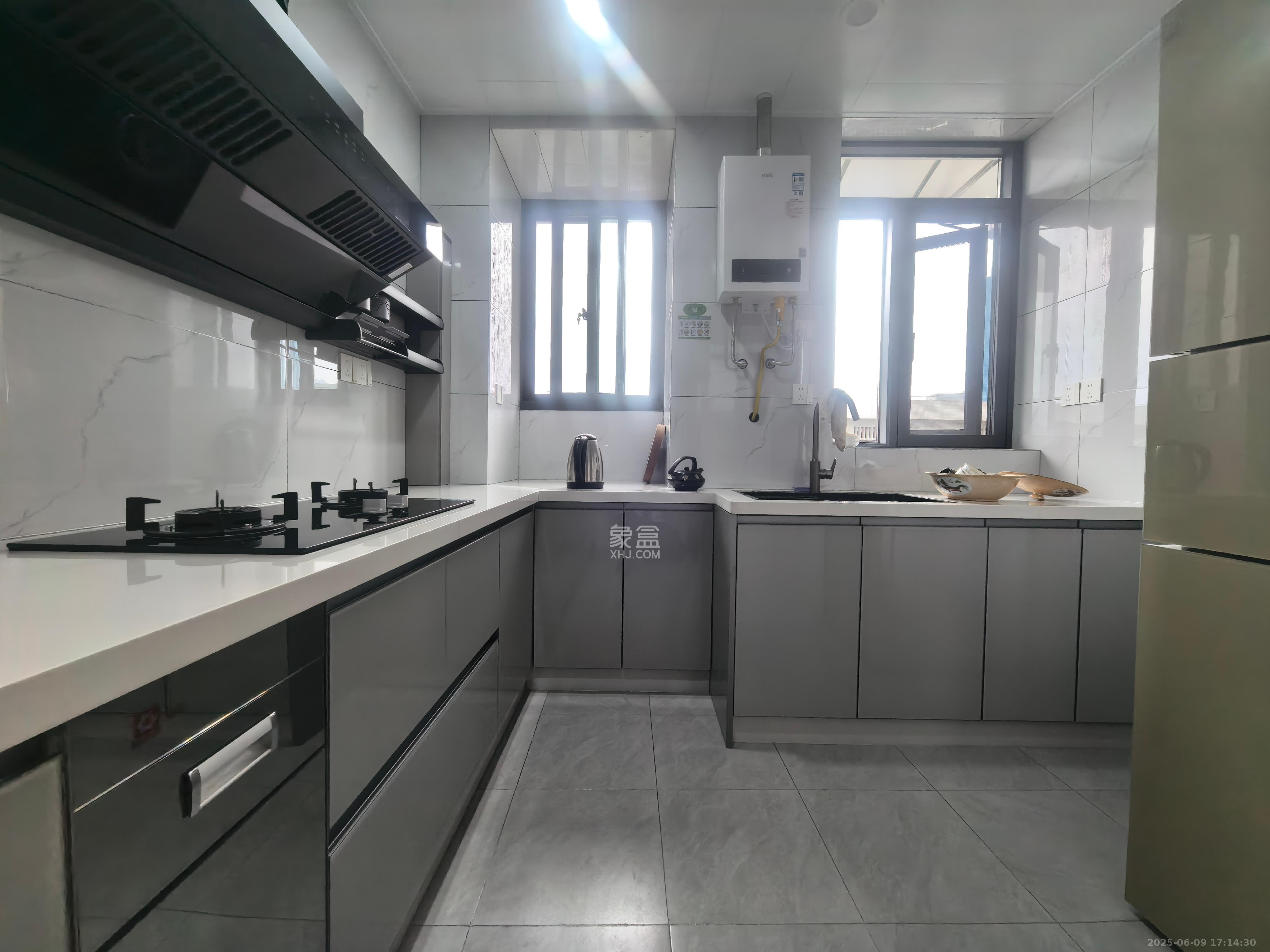 湘农桥社区 3室2厅2卫 2600.0元/月 湘农桥社区 3室2厅2卫 2600.0元/月室内图