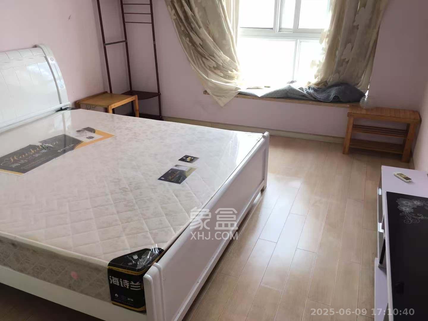东方名都百草园  3室2厅1卫   1800.00元/月室内图