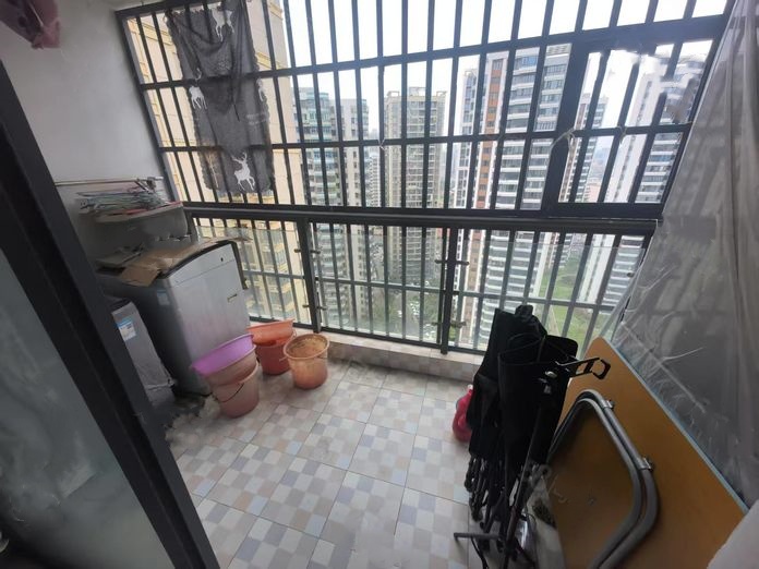 椰岛华庭 2室2厅2卫 2500.0元/月 椰岛华庭 2室2厅2卫 2500.0元/月室内图