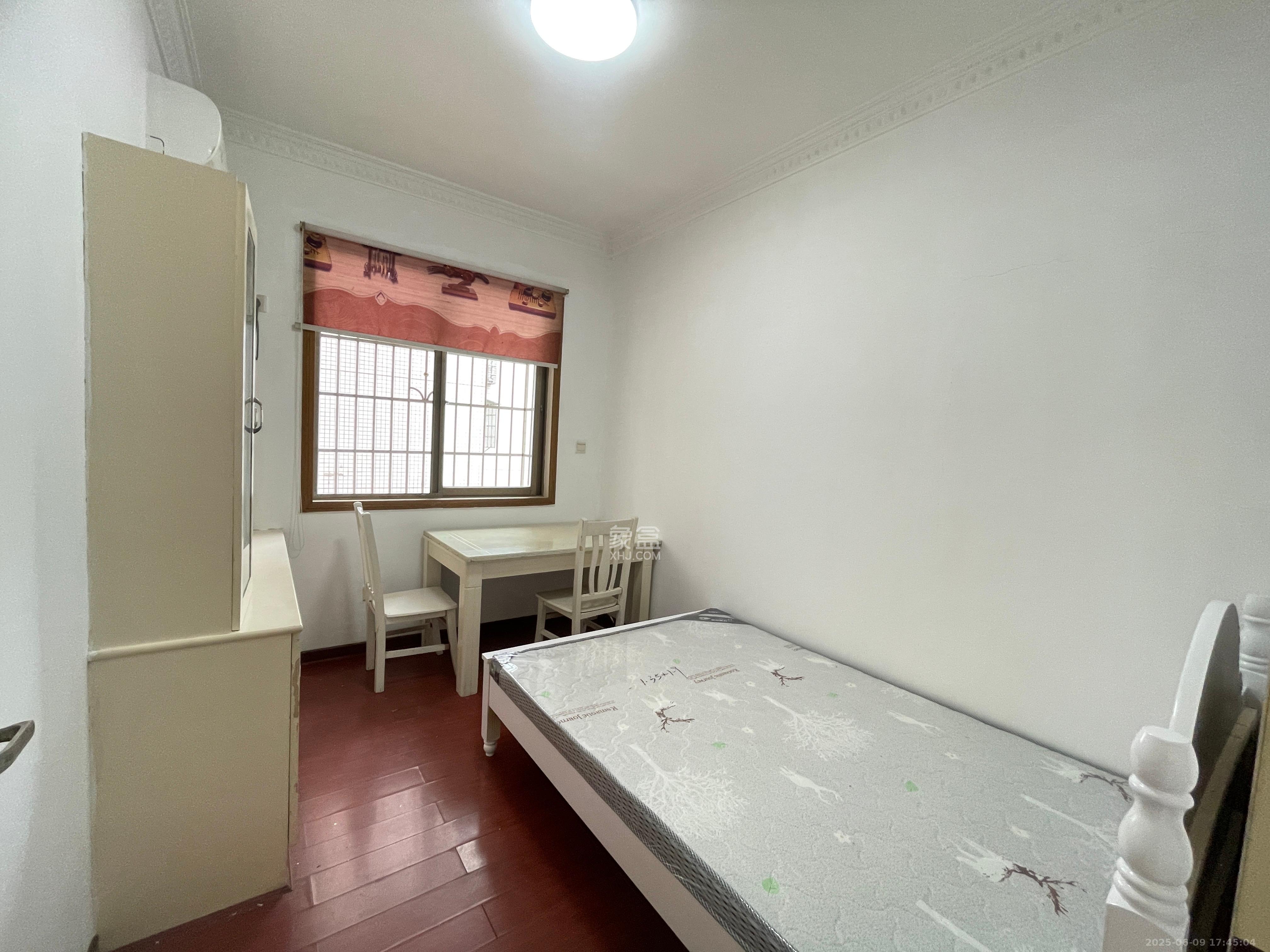 阳明山庄  3室2厅1卫   2200.00元/月室内图