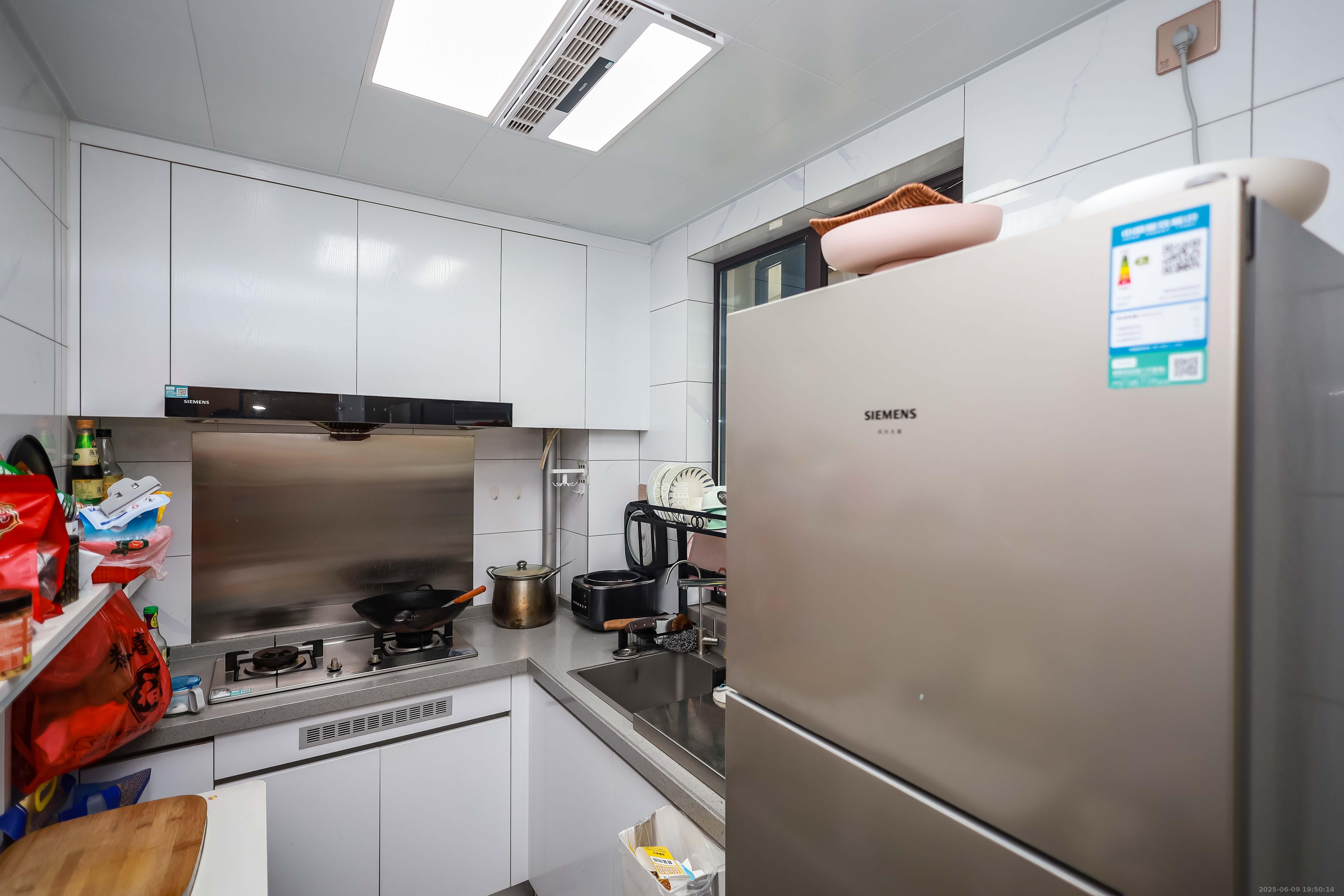 金基芳华 3室2厅2卫 110.0万 金基芳华 3室2厅2卫 110.0万厨房