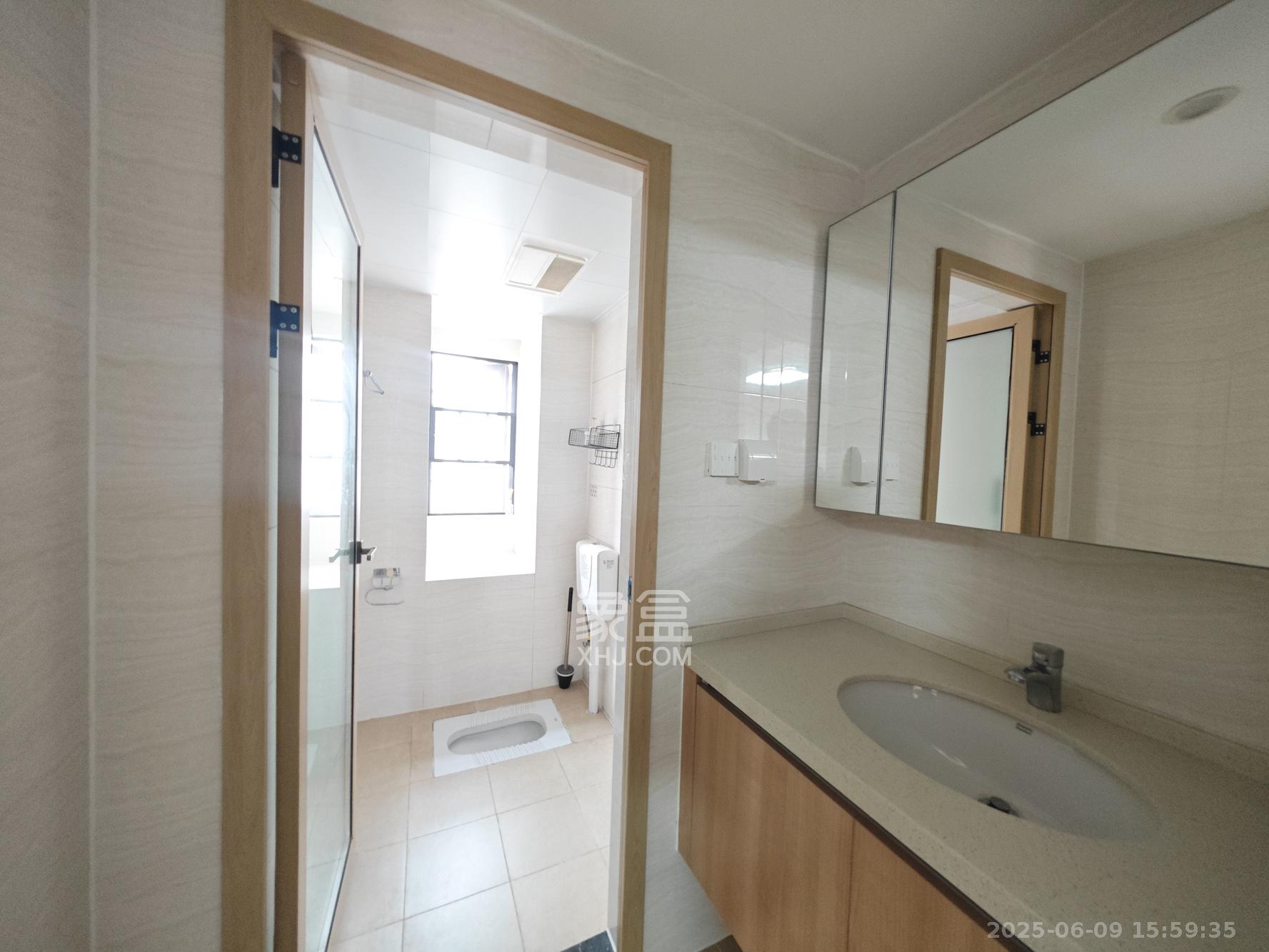 合能枫丹丽舍(柏悦名苑) 3室2厅2卫 130.0万 合能枫丹丽舍(柏悦名苑) 3室2厅2卫 130.0万卫生间