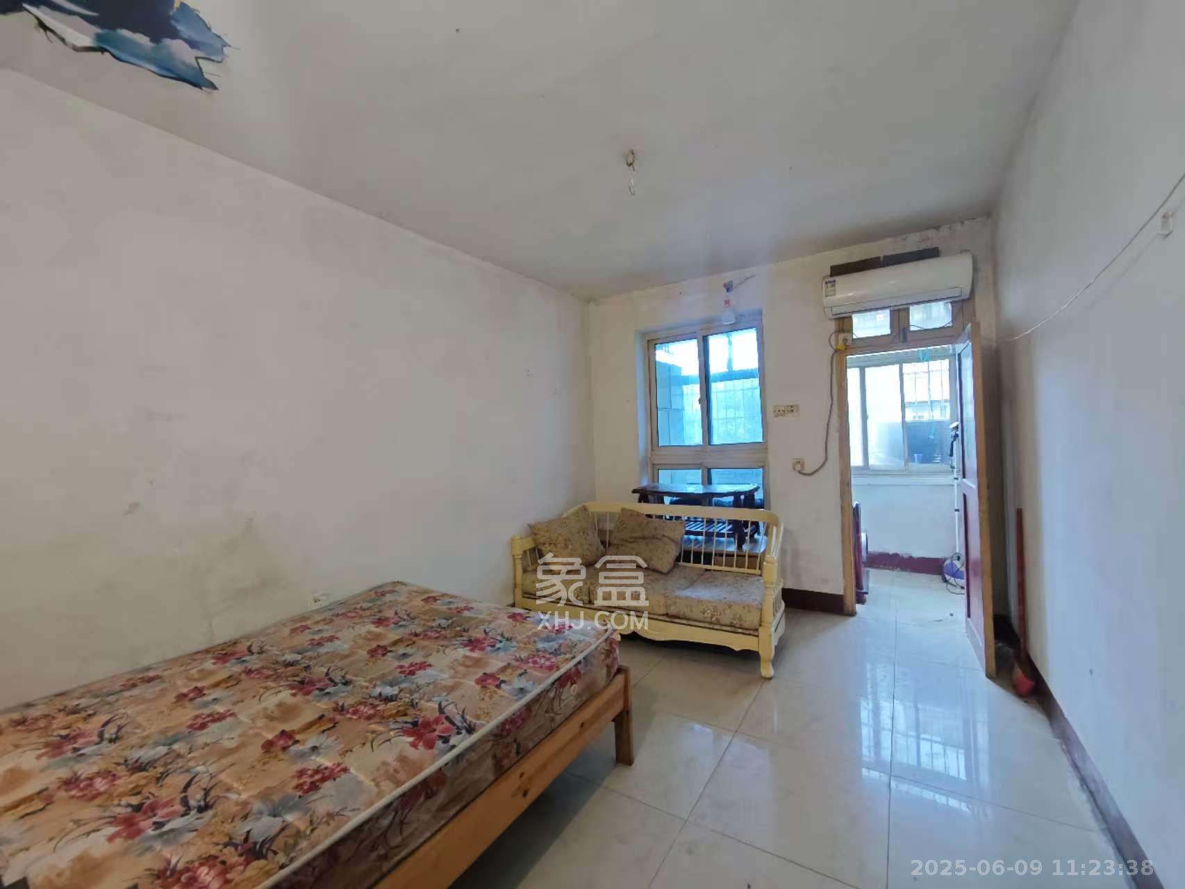 红花坡社区  1室1厅1卫    1200.0元/月室内图