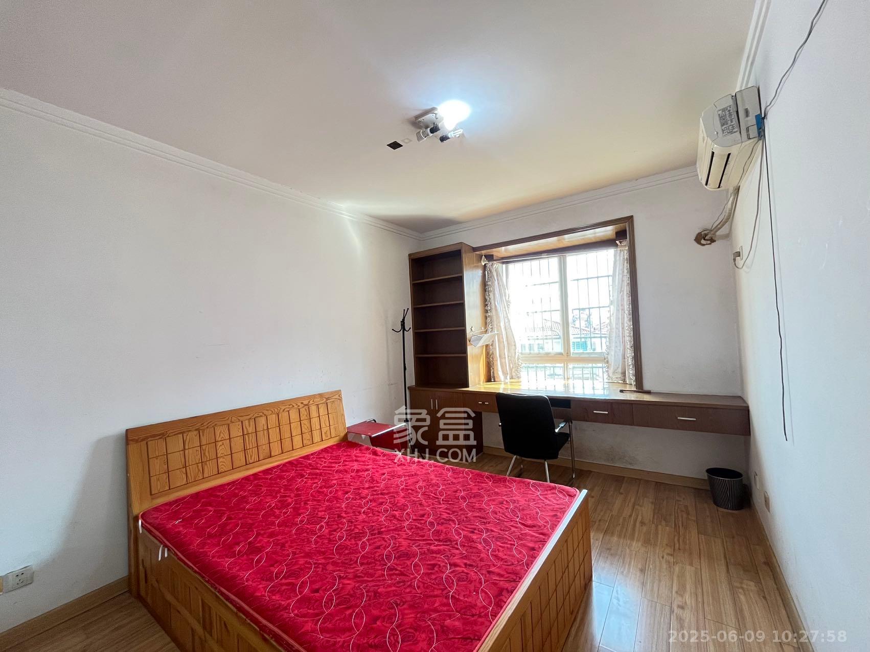 恩瑞麓山名园(龙王港小区) 3室2厅2卫 2000.0元/月 恩瑞麓山名园(龙王港小区) 3室2厅2卫 2000.0元/月室内图