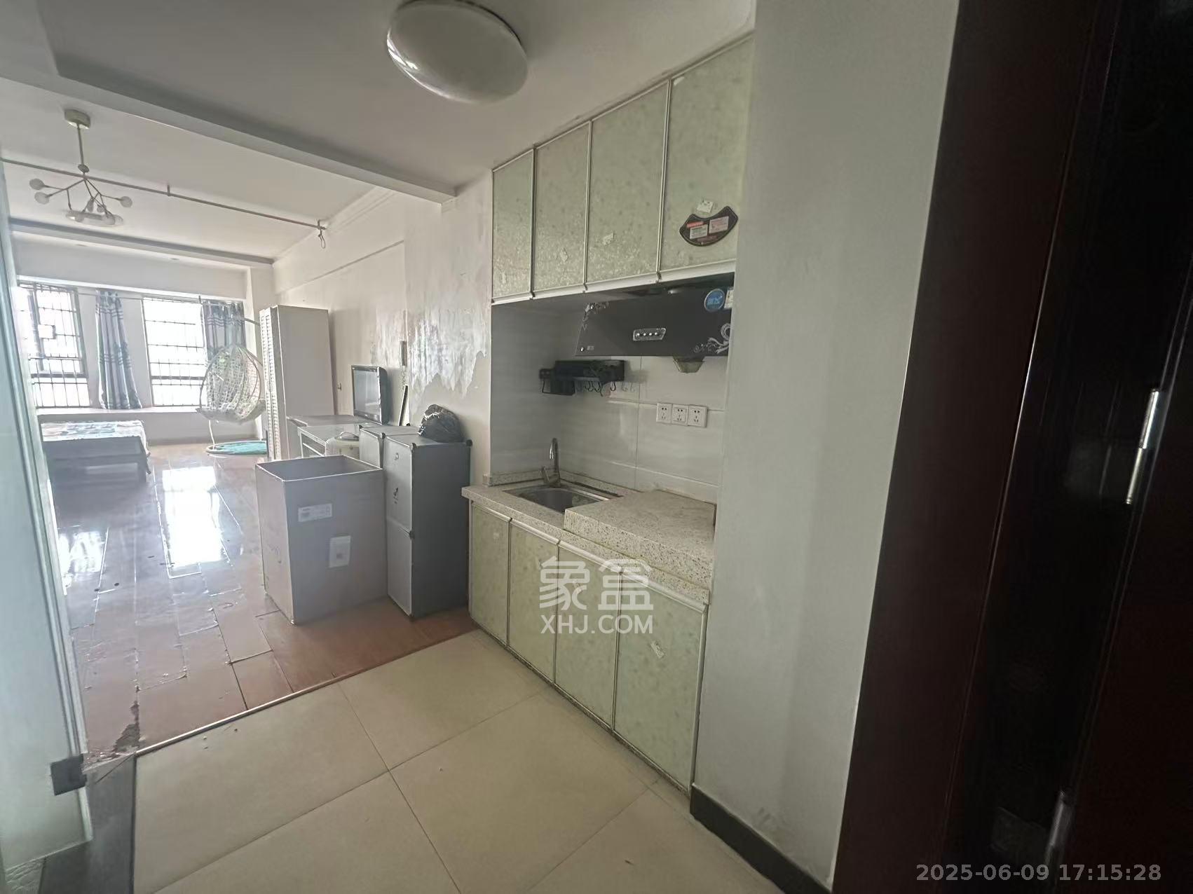 摩天一号  1室1厅1卫    1800.0元/月 摩天一号  1室1厅1卫    1800.0元/月