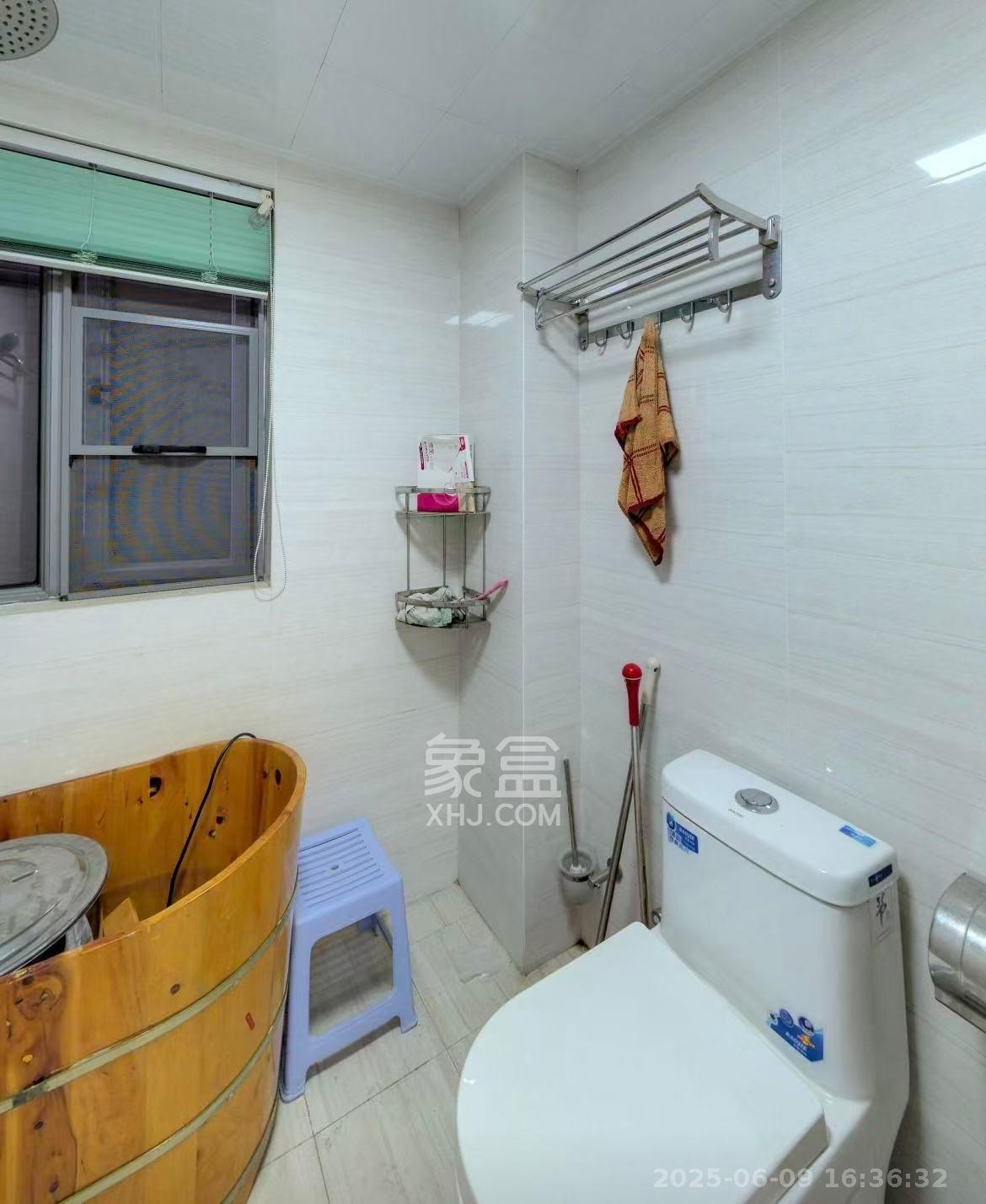 八方小区B区  3室2厅2卫   4500.00元/月室内图