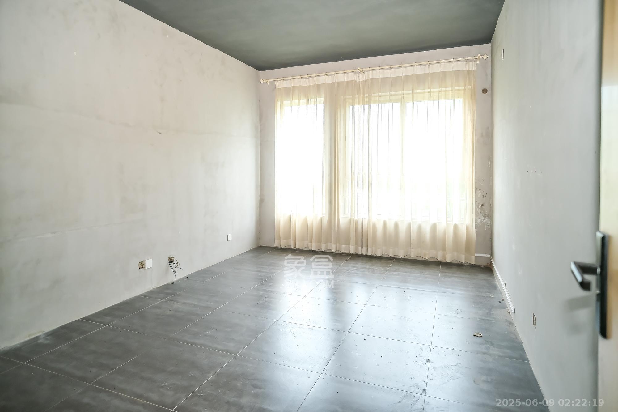 山水湾  5室2厅3卫    571.0万 山水湾  5室2厅3卫    571.0万卧室