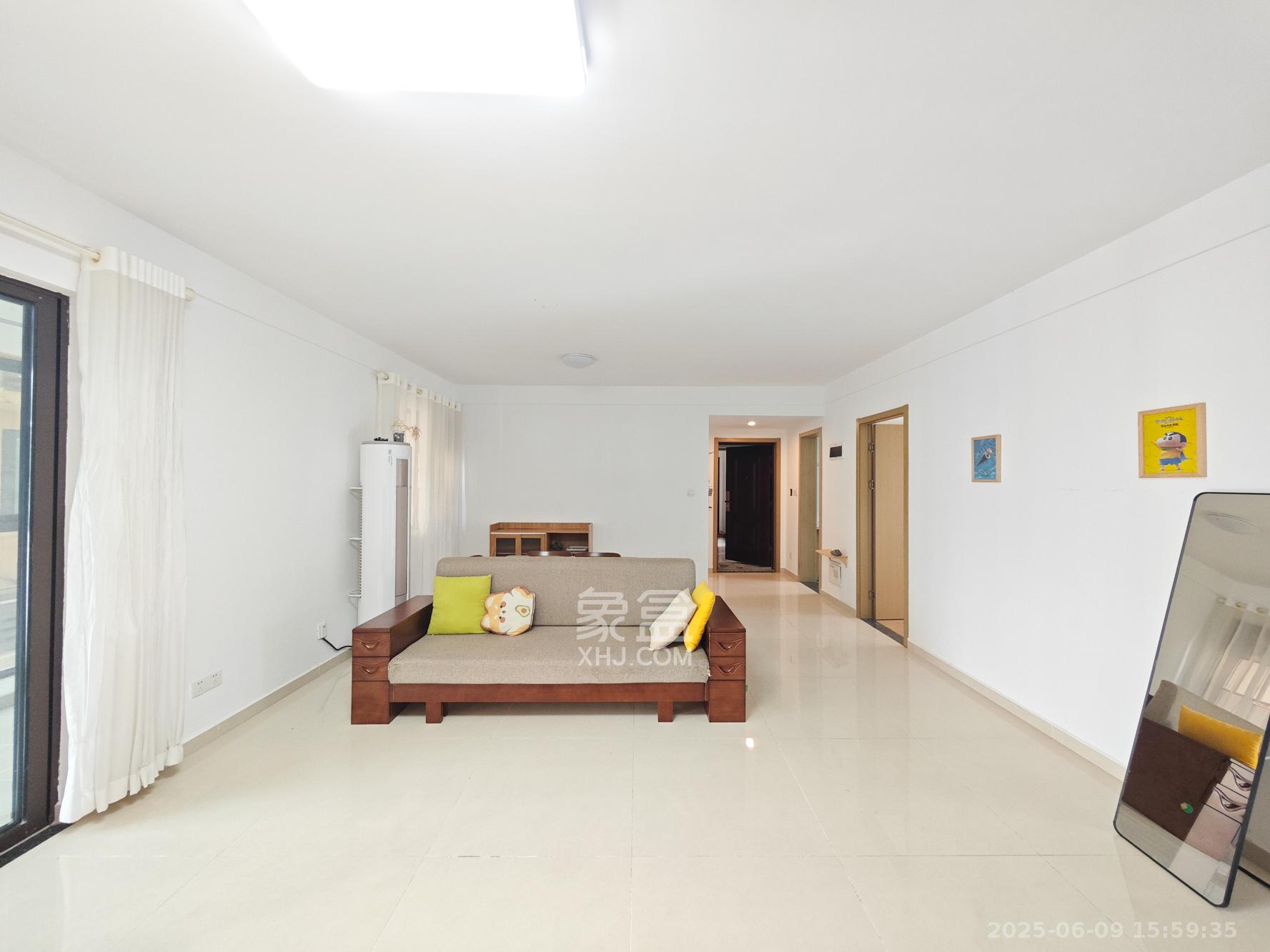 合能枫丹丽舍(柏悦名苑) 3室2厅2卫 130.0万 合能枫丹丽舍(柏悦名苑) 3室2厅2卫 130.0万客厅