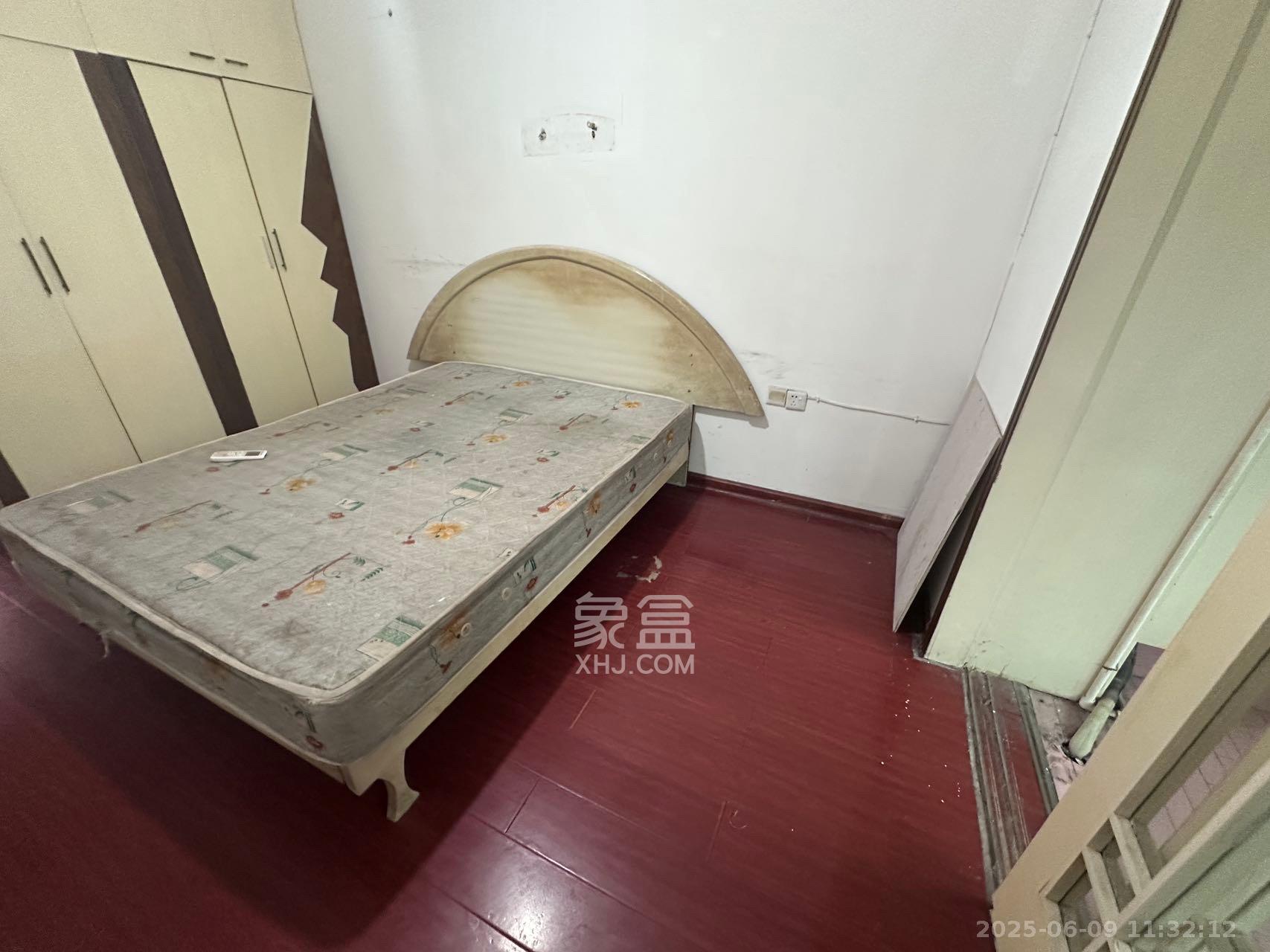 金汇小区  3室2厅1卫   2400.00元/月室内图