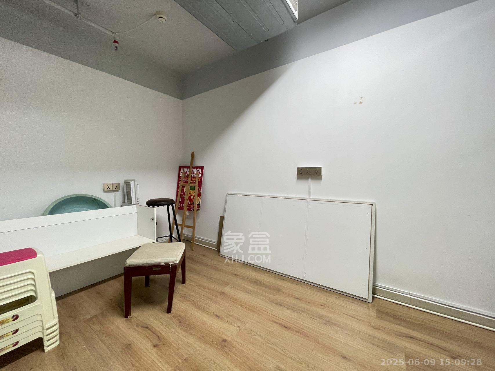 保利国际广场  1室0厅0卫    5000.0元/月 保利国际广场  1室0厅0卫    5000.0元/月室内图