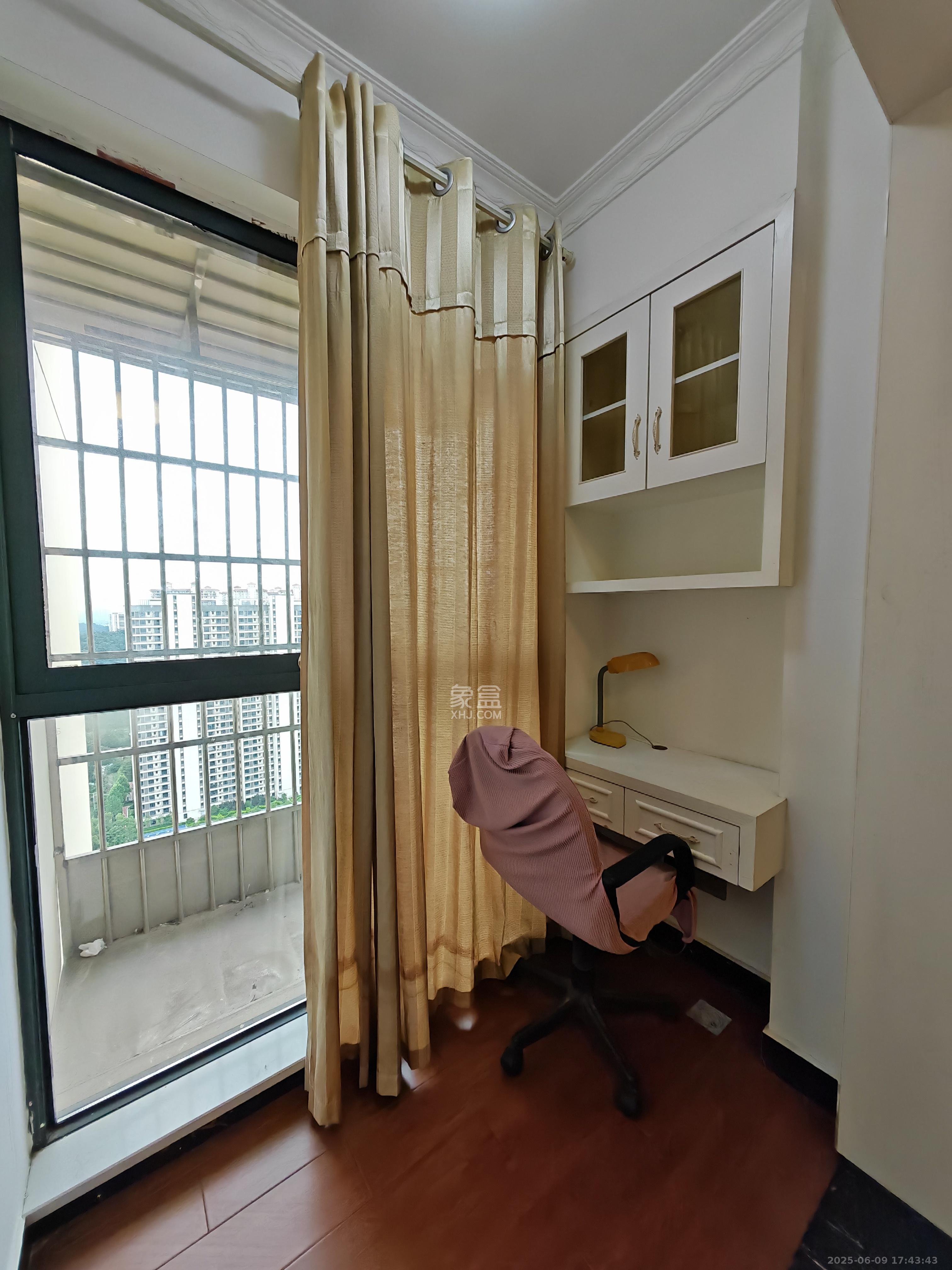 荷韵园 2室2厅1卫 1700.0元/月 荷韵园 2室2厅1卫 1700.0元/月室内图